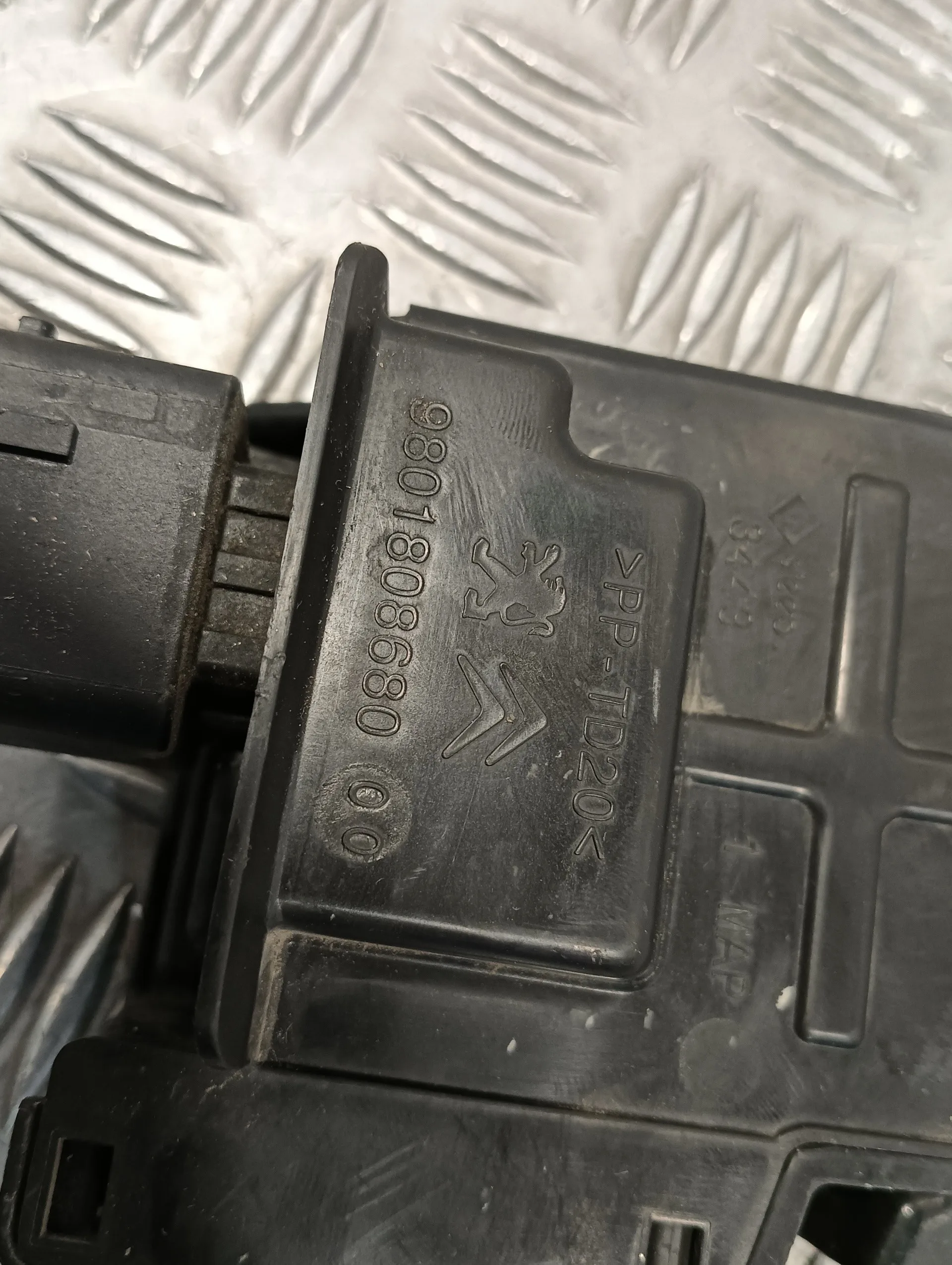 Caja Precalentamiento para Peugeot 2008 (--.2013->)