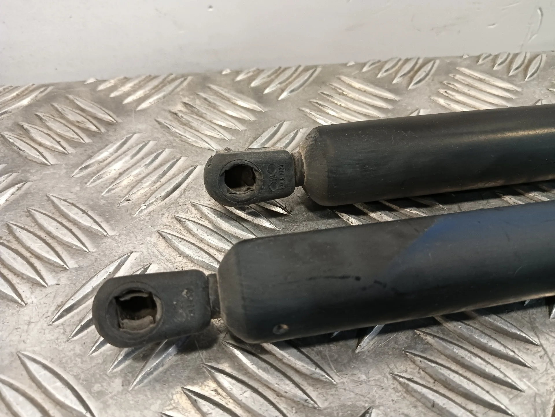 Amortiguadores Maletero / Porton para Mercedes-Benz Vito (W638) Caja Cerrada