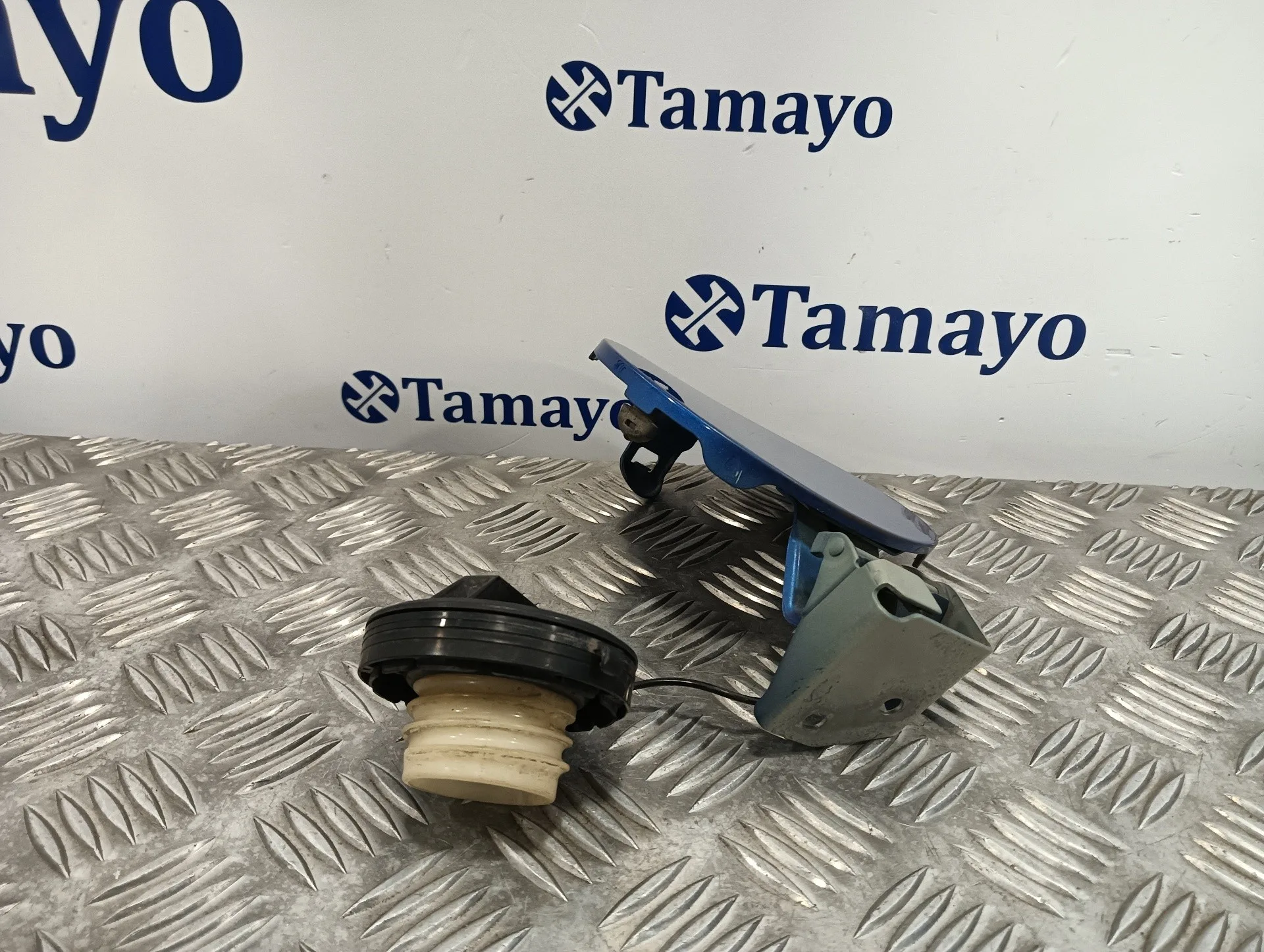 Tapa Exterior Combustible para Suzuki Swift Berlina (Mz)