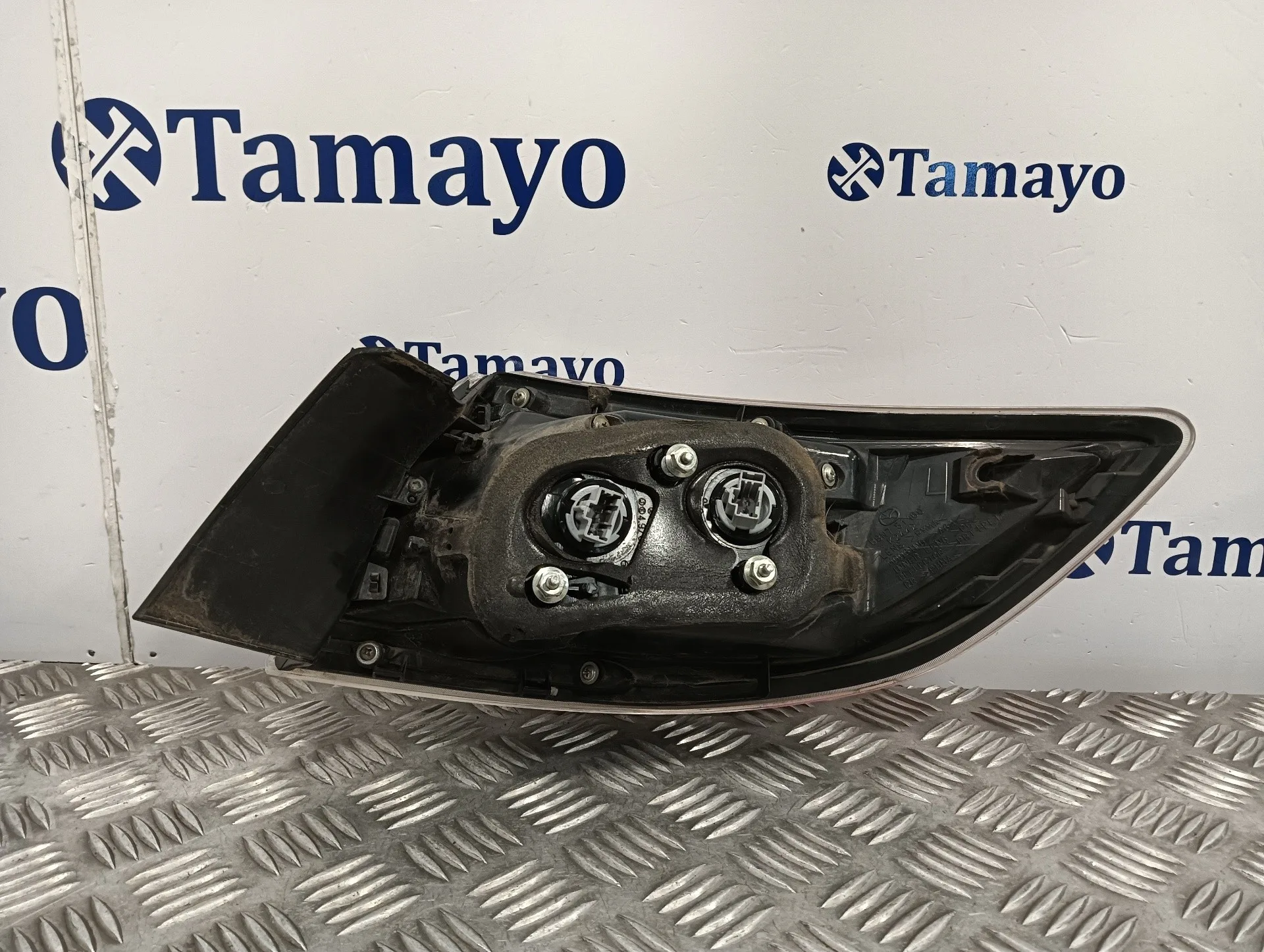 Piloto Trasero Izquierdo para Mazda 3 Lim. (Bl)