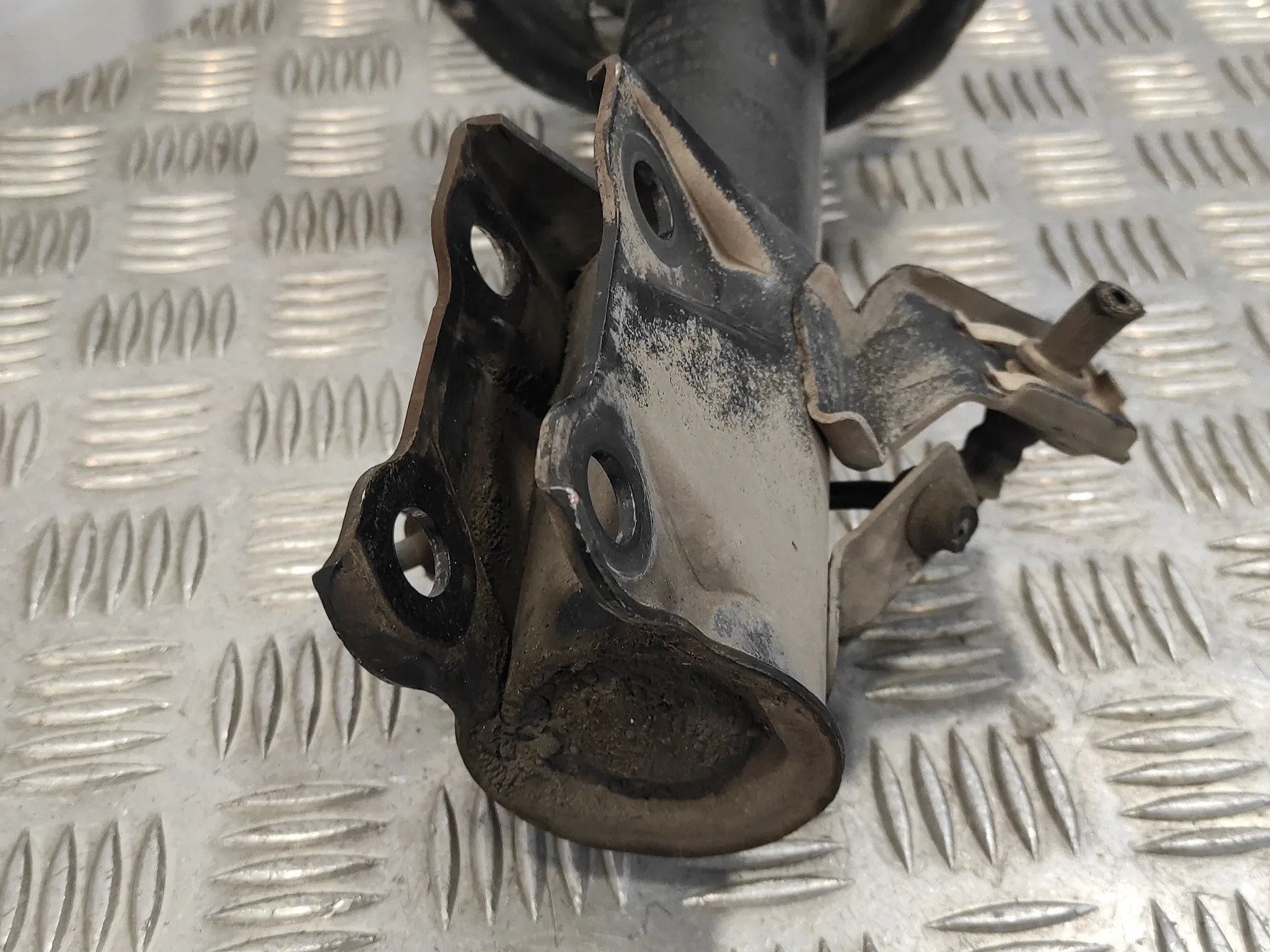 Amortiguador Delantero Derecho para Nissan Almera Tino (V10M)