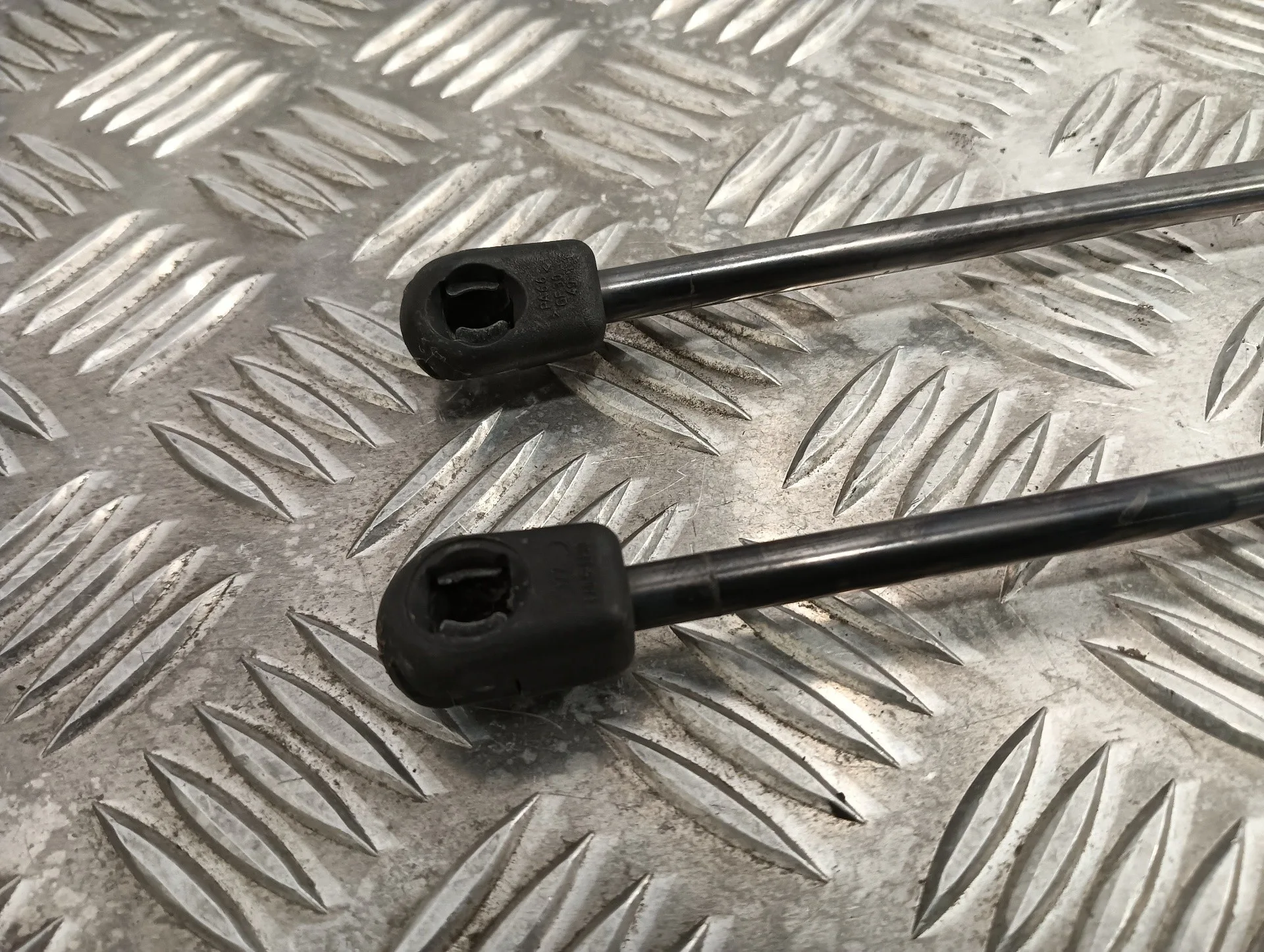 Amortiguadores Maletero / Porton para Suzuki Swift Berlina (Mz)