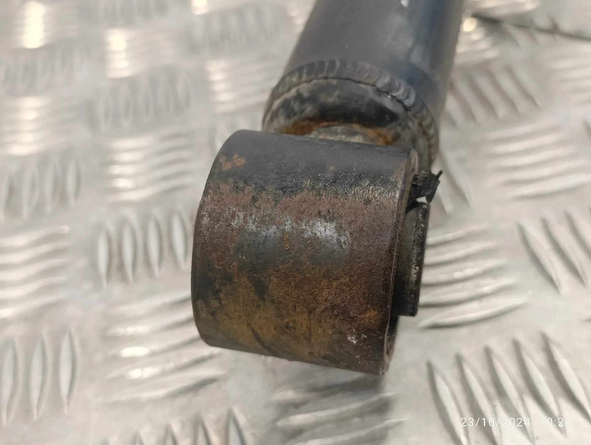 Amortiguador Delantero Izquierdo para Mitsubishi Montero (V80/V90)