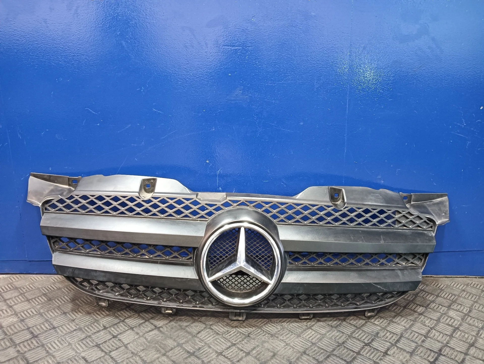 Rejilla Delantera para Mercedes-Benz Sprinter 02.00 -> Caja Cerrada