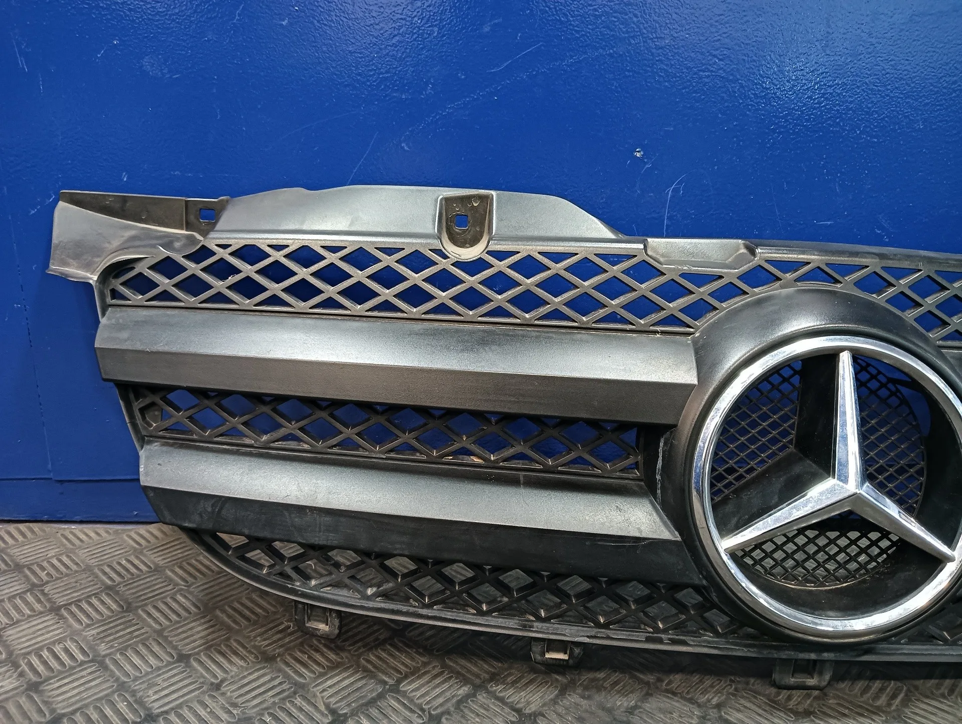 Rejilla Delantera para Mercedes-Benz Sprinter 02.00 -> Caja Cerrada