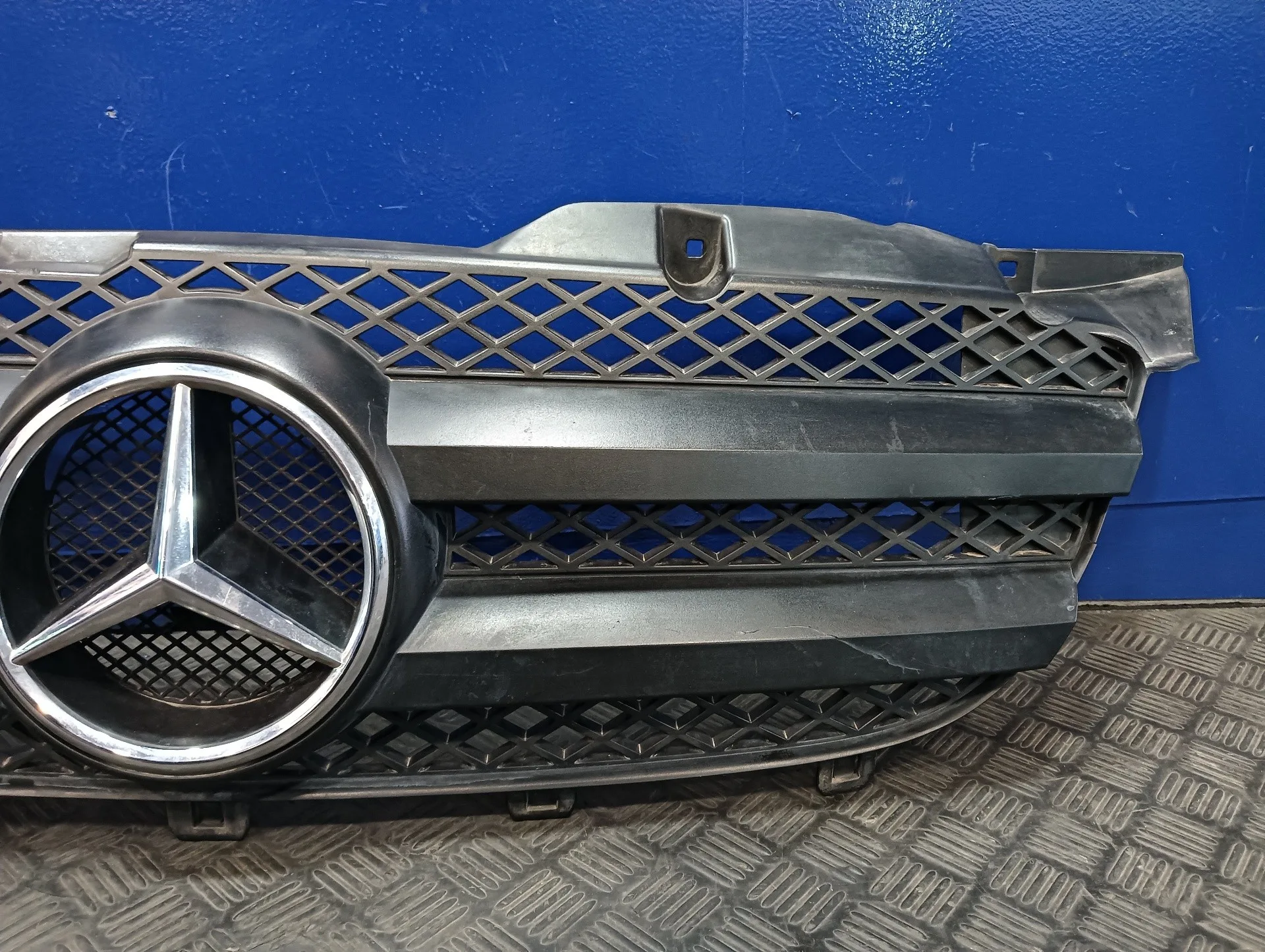 Rejilla Delantera para Mercedes-Benz Sprinter 02.00 -> Caja Cerrada