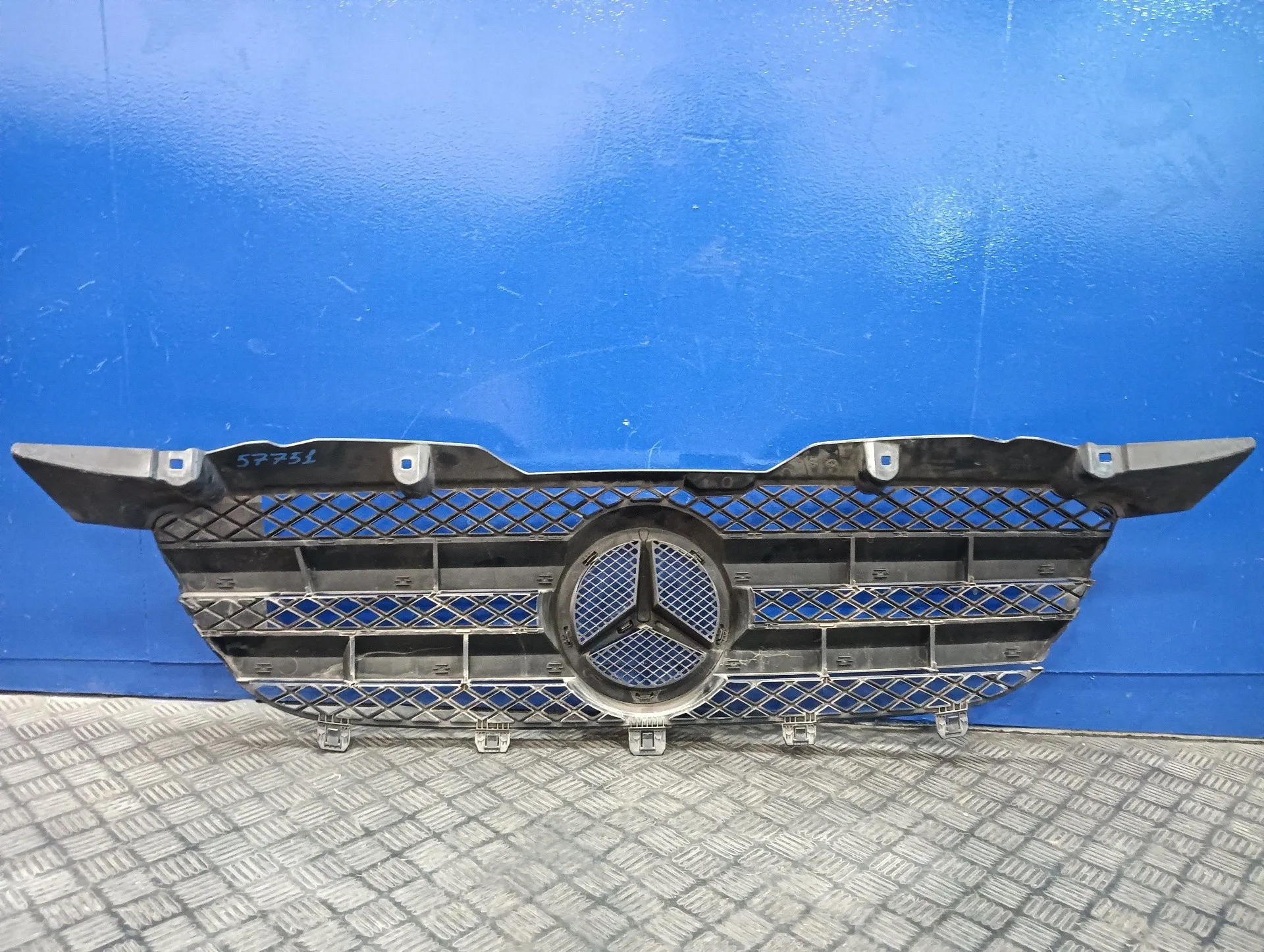 Rejilla Delantera para Mercedes-Benz Sprinter 02.00 -> Caja Cerrada