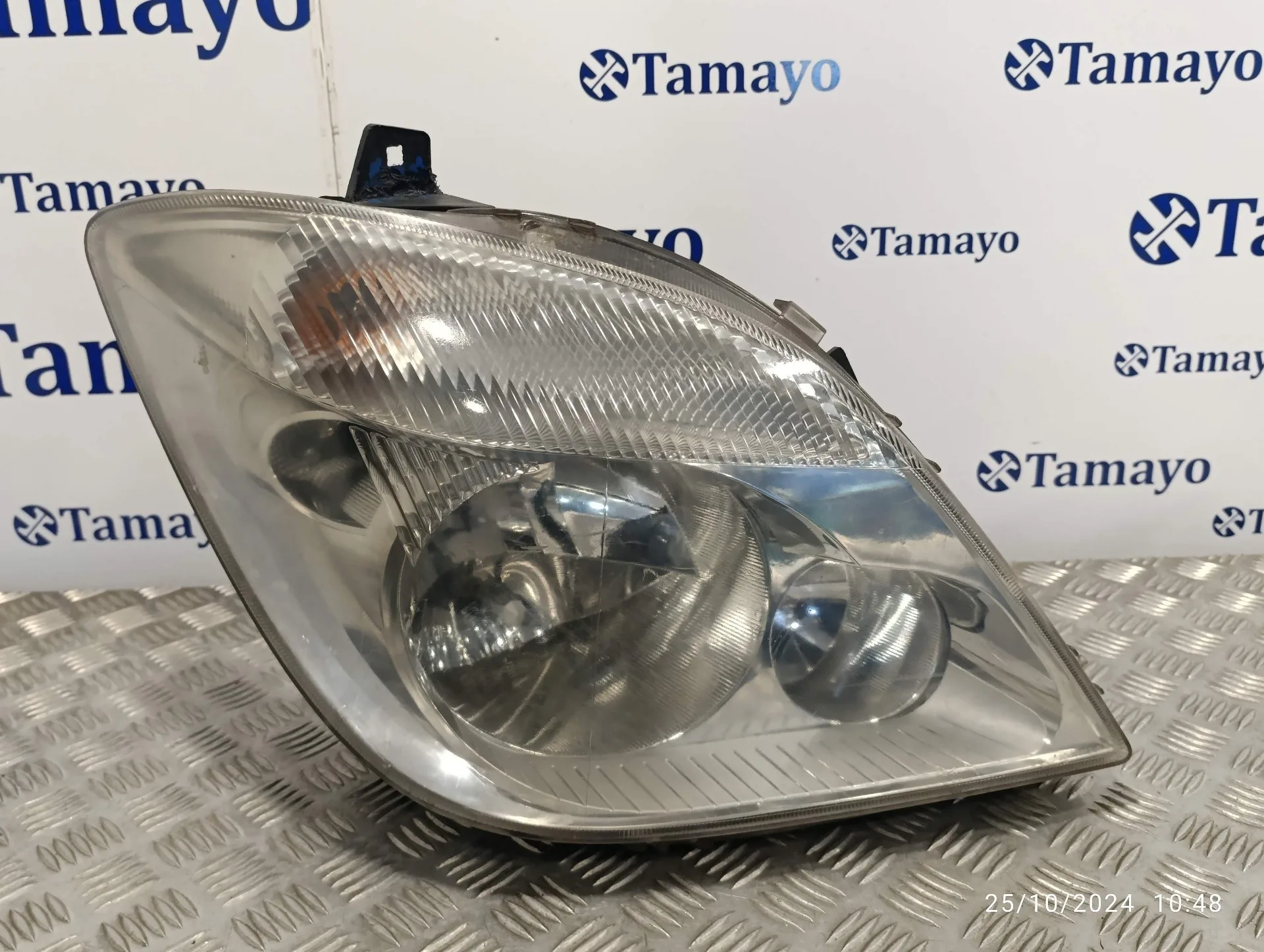 Faro Derecho para Mercedes-Benz Sprinter 02.00 -> Caja Cerrada