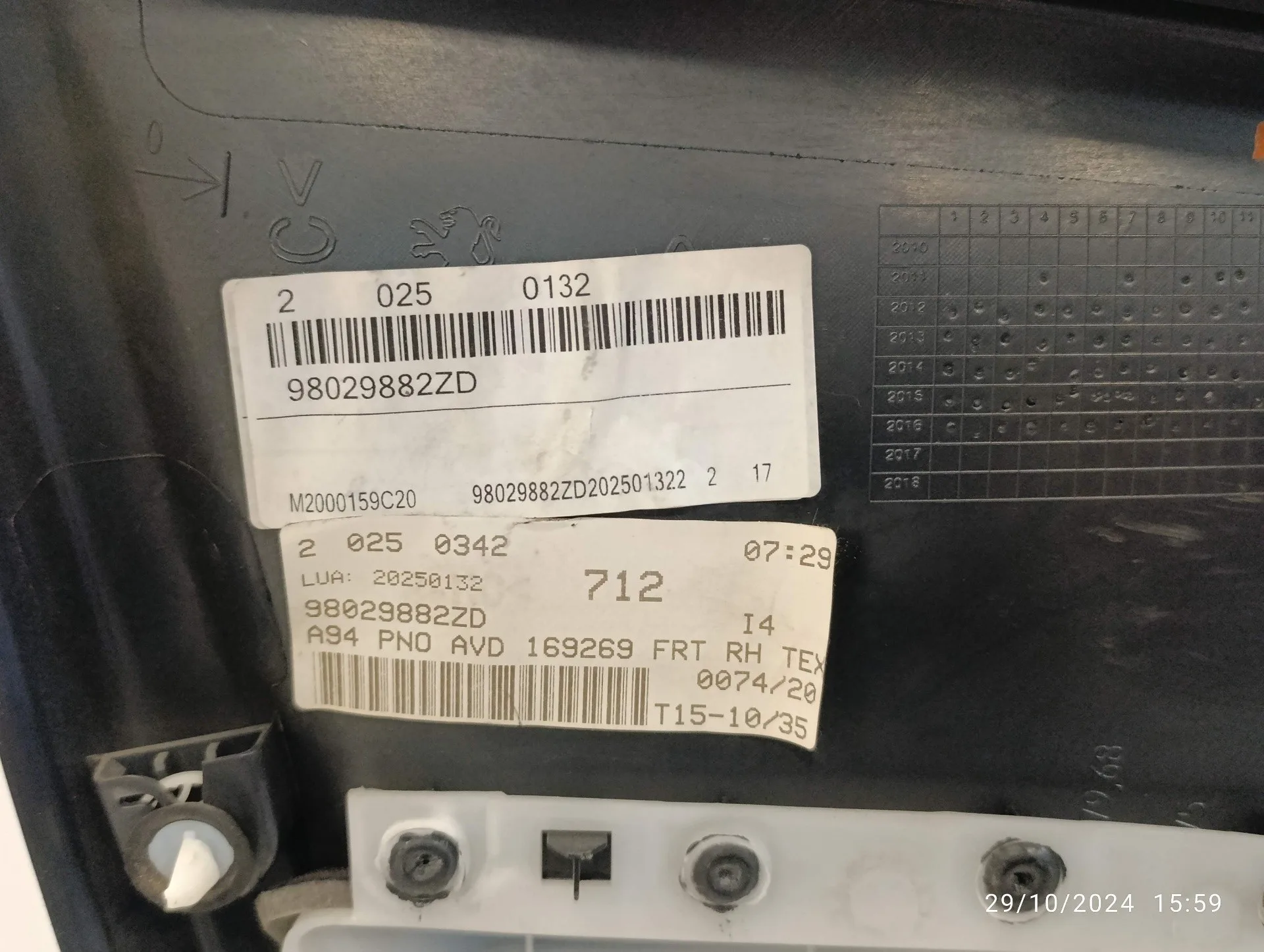 Guarnecido Puerta Delantera Derecha para Peugeot 2008 (--.2013->)