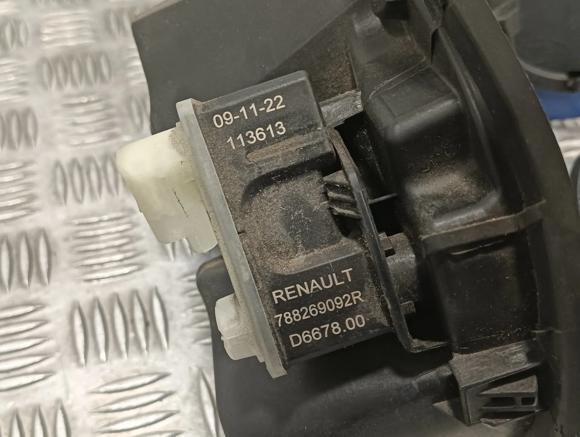 Tapa Exterior Combustible para Renault Clio V
