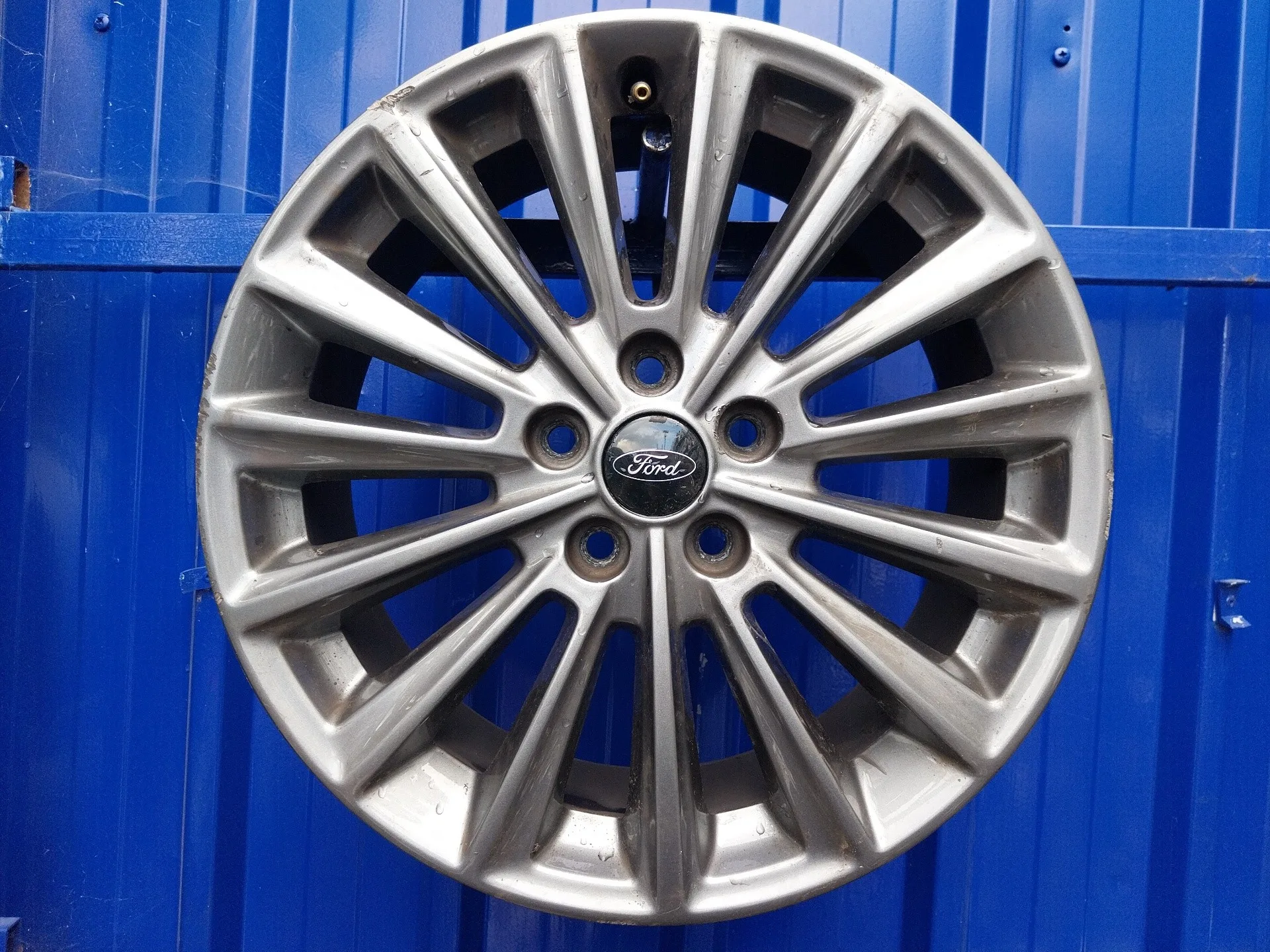 Llanta para Ford Focus Lim.
