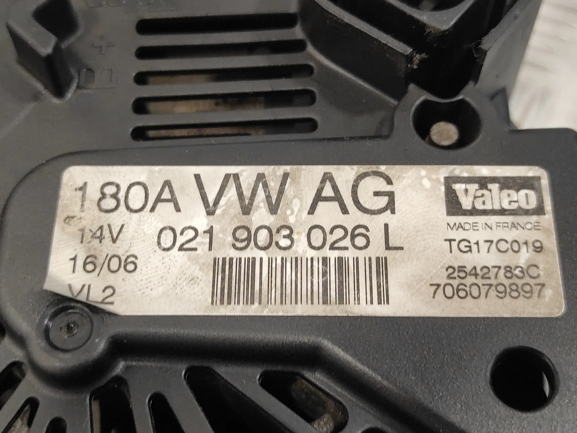 Alternador para Volkswagen Passat Berlina (3C2)