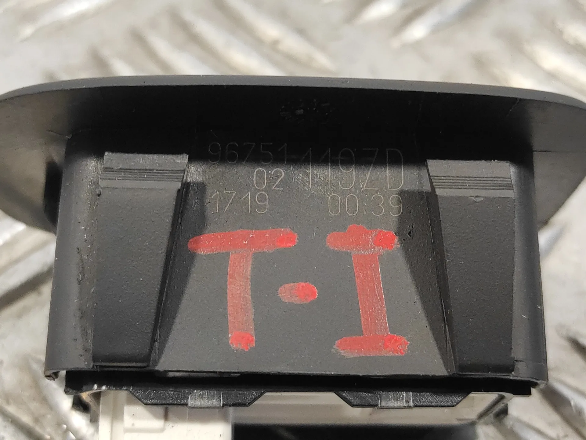 Mando Elevalunas Trasero Izquierdo para Peugeot 2008 (--.2013->)