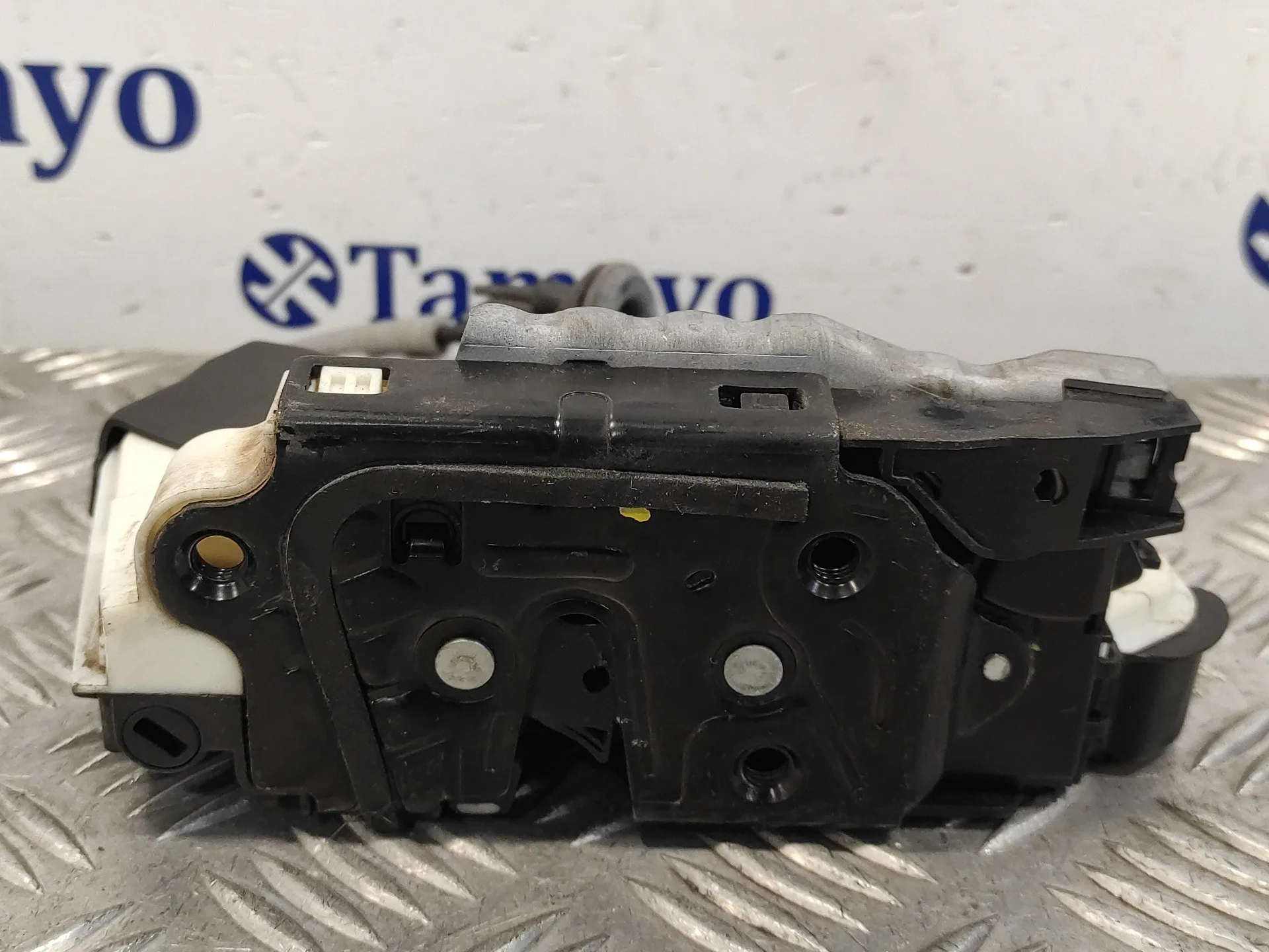Cerradura Puerta Delantera Derecha para Volkswagen Passat Lim. (3G2)