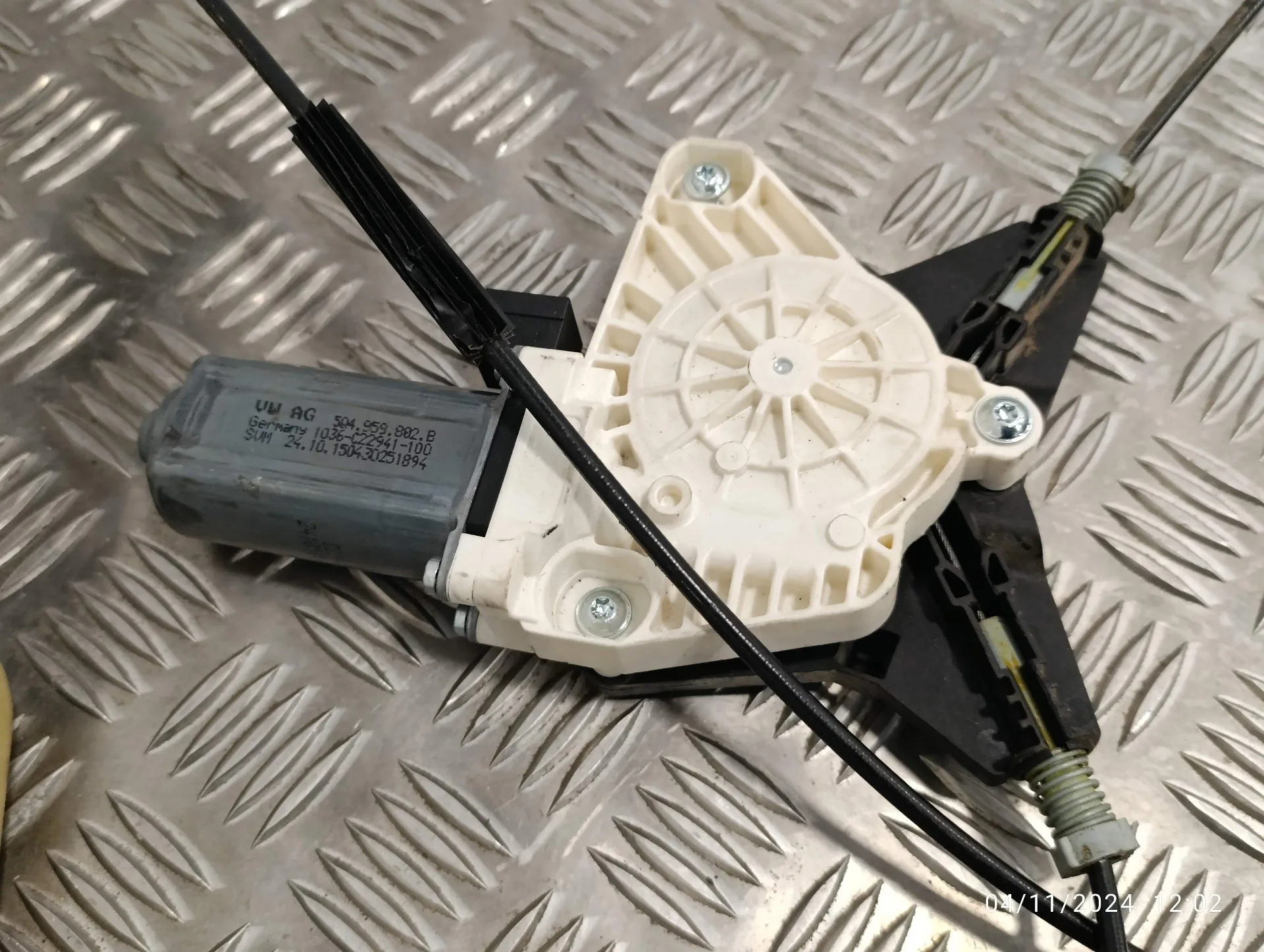 Elevalunas Delantero Derecho para Volkswagen Passat Lim. (3G2)