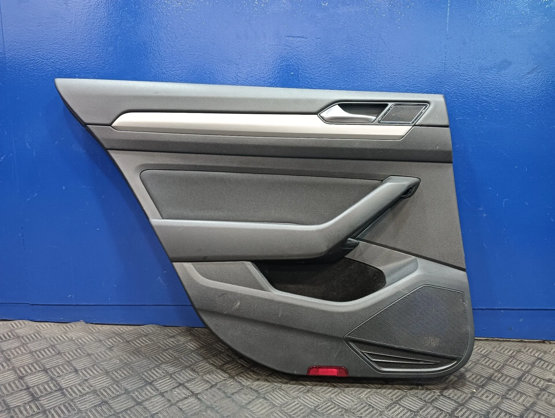 Guarnecido Puerta Trasera Izquierda para Volkswagen Passat Variant (3G5)