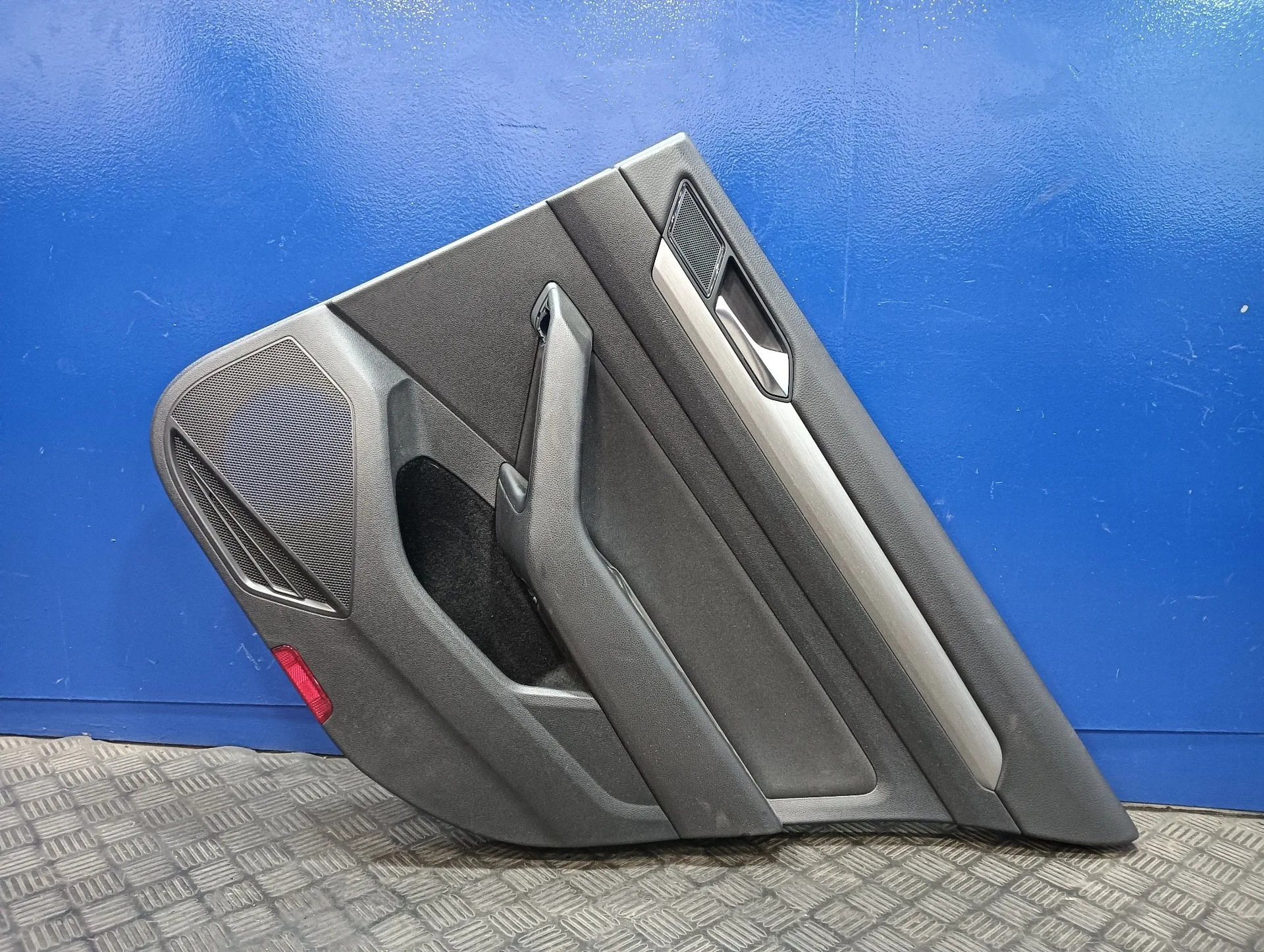 Guarnecido Puerta Trasera Derecha para Volkswagen Passat Variant (3G5)