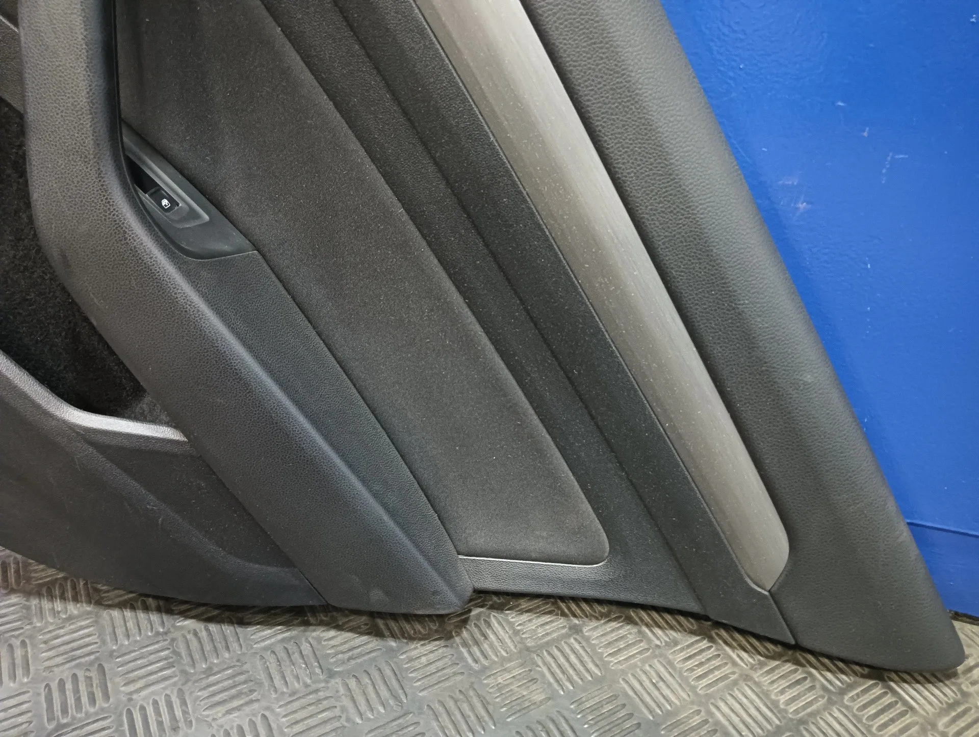 Guarnecido Puerta Trasera Derecha para Volkswagen Passat Variant (3G5)
