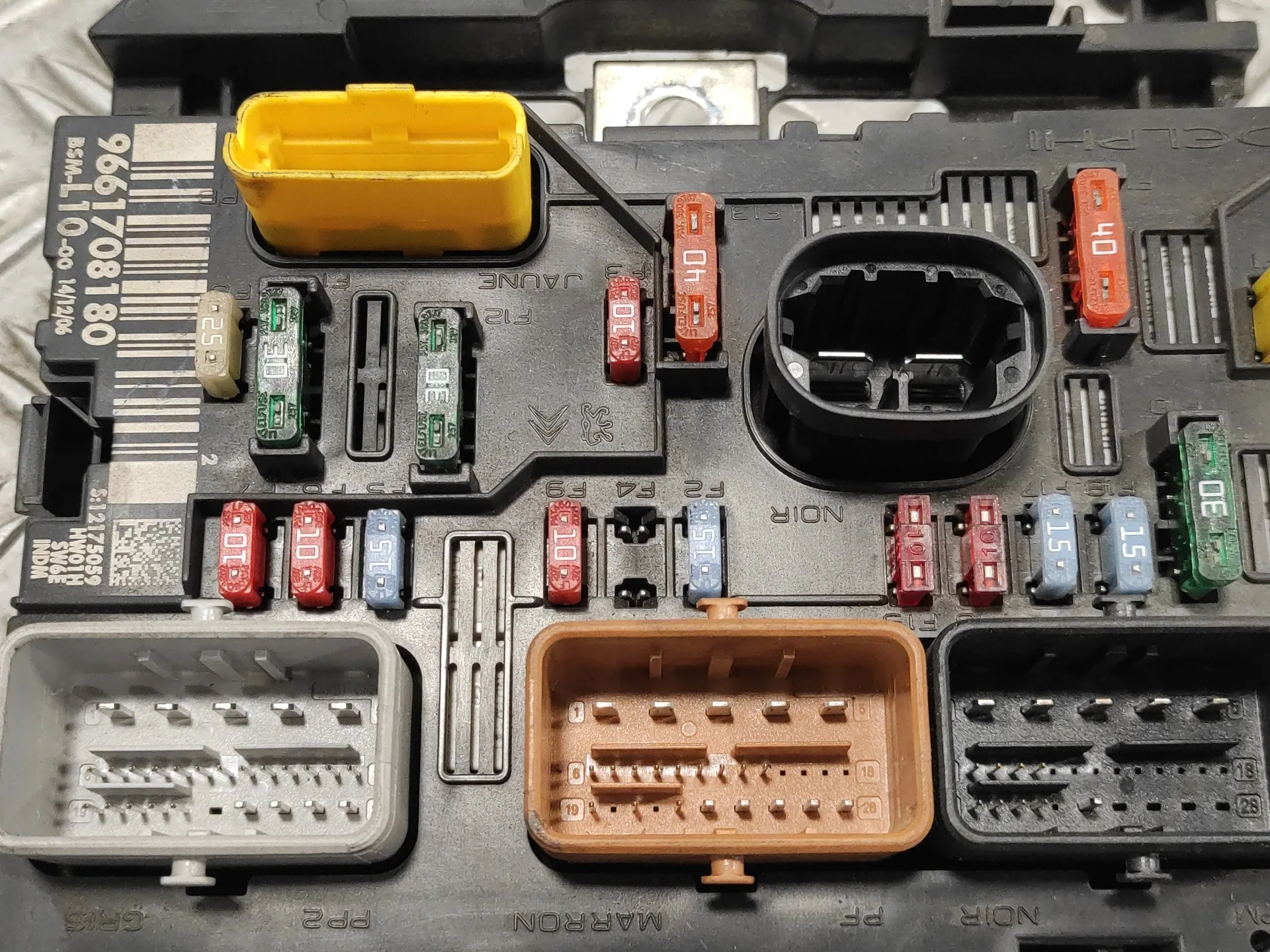 Caja Reles / Fusibles para Peugeot 207 Cc