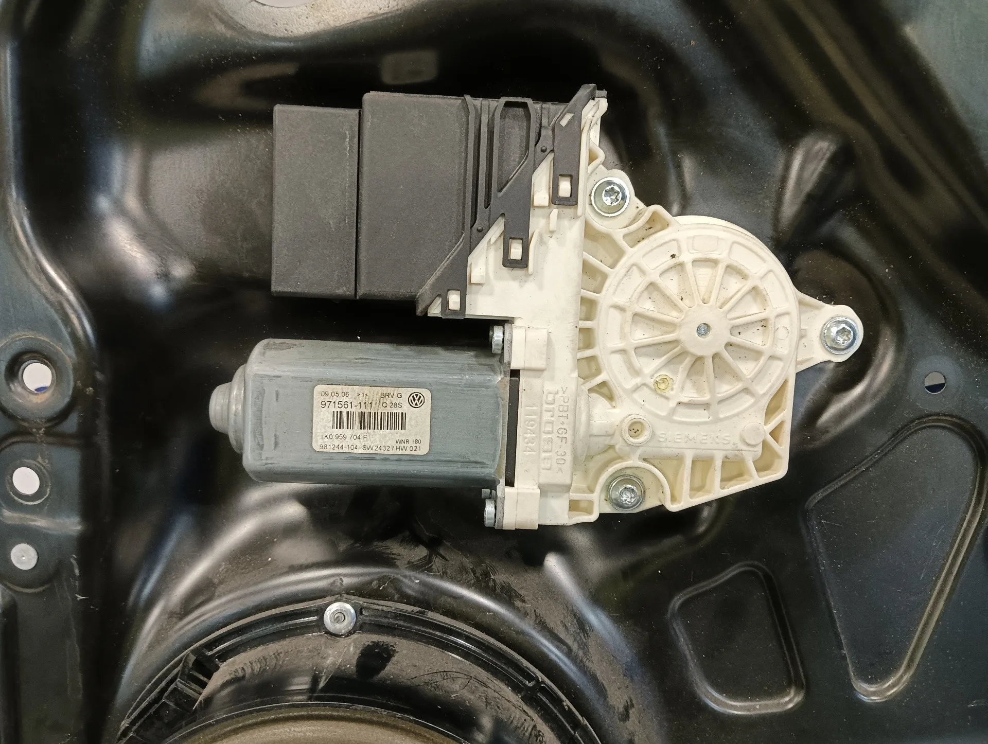 Elevalunas Trasero Derecho para Volkswagen Passat Berlina (3C2)