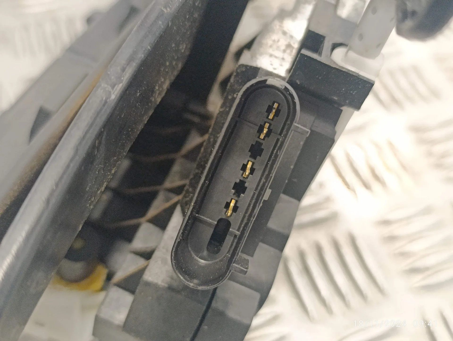 Cerradura Puerta Delantera Derecha para Ford Fiesta (Ccn)