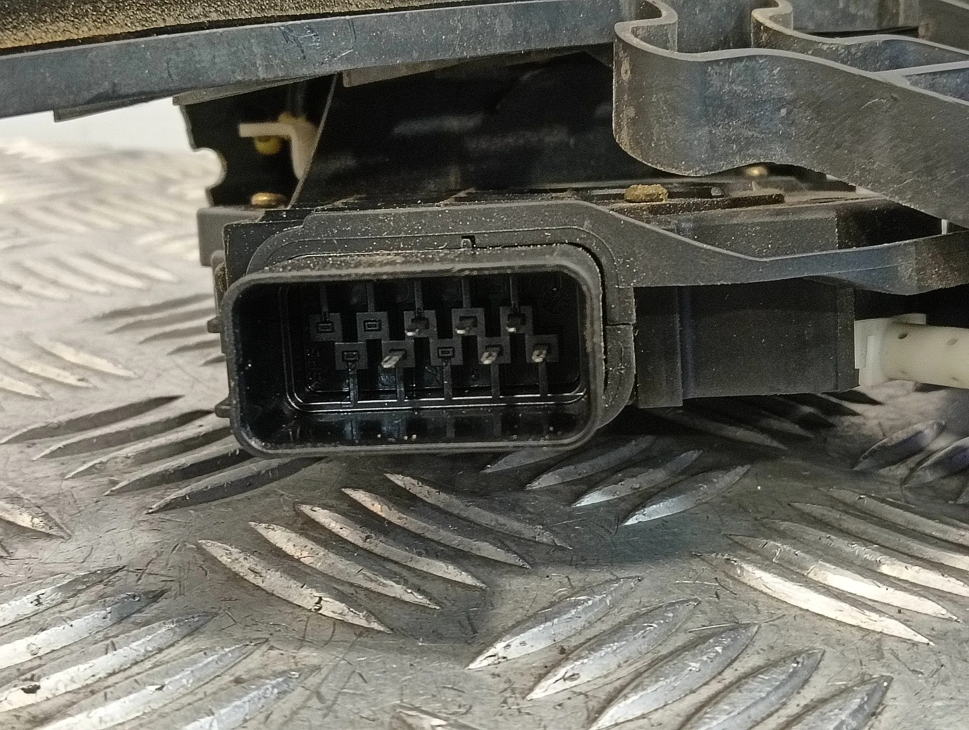 Cerradura Puerta Delantera Derecha para Ford Focus C-Max (Cap)