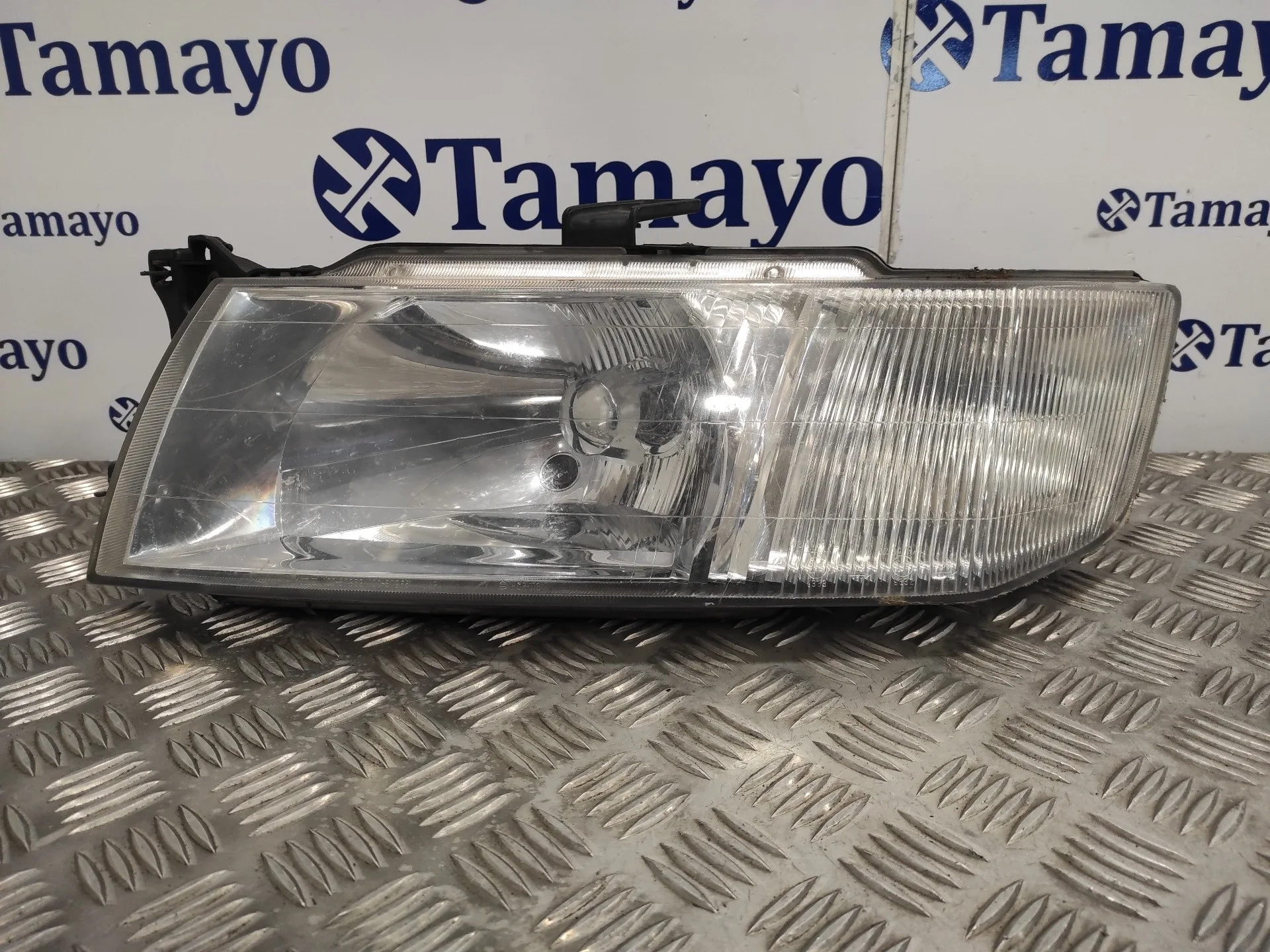 Faro Izquierdo para Mitsubishi Space Wagon (N80/N90)