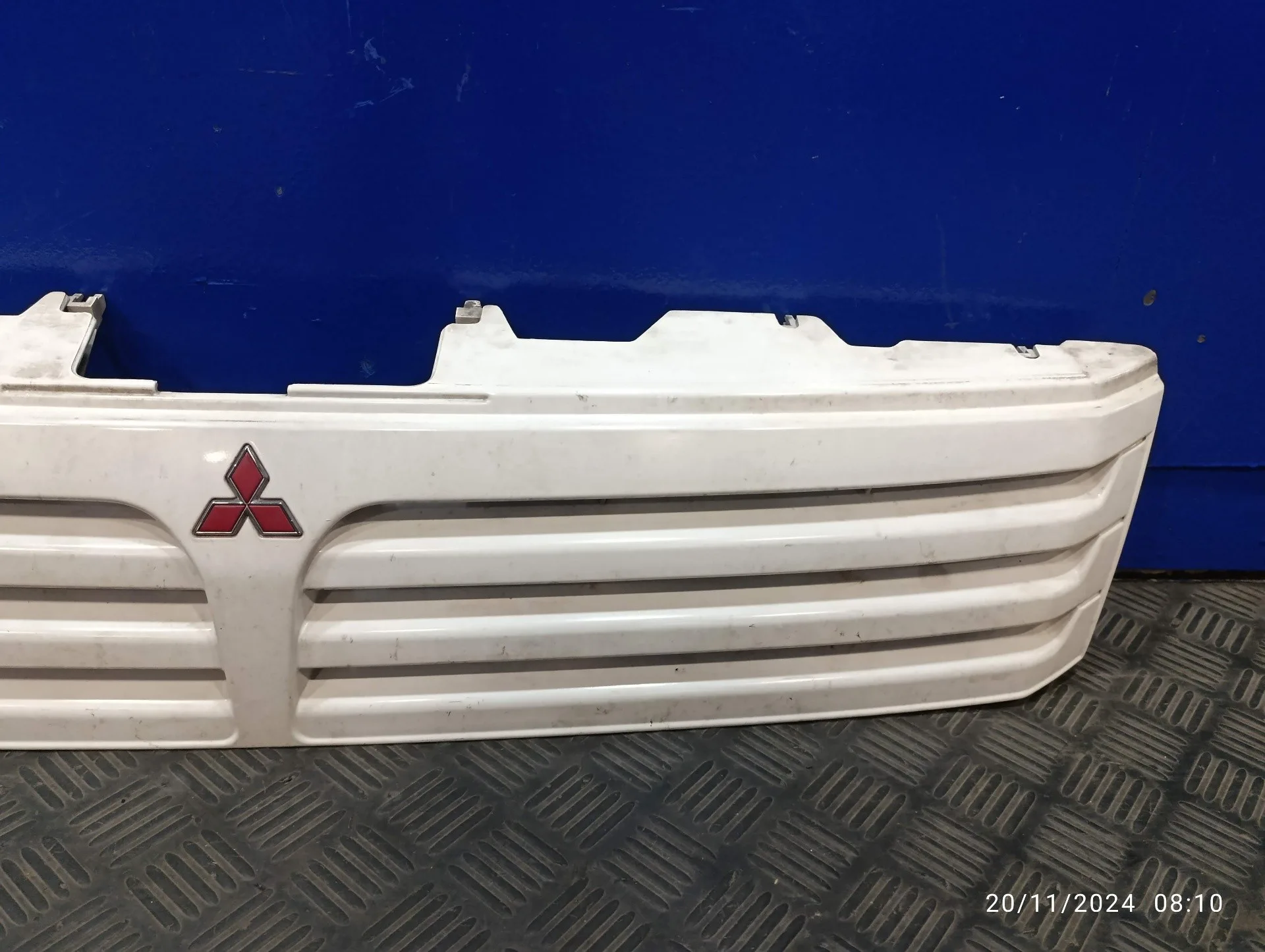 Rejilla Delantera para Mitsubishi Space Wagon (N80/N90)