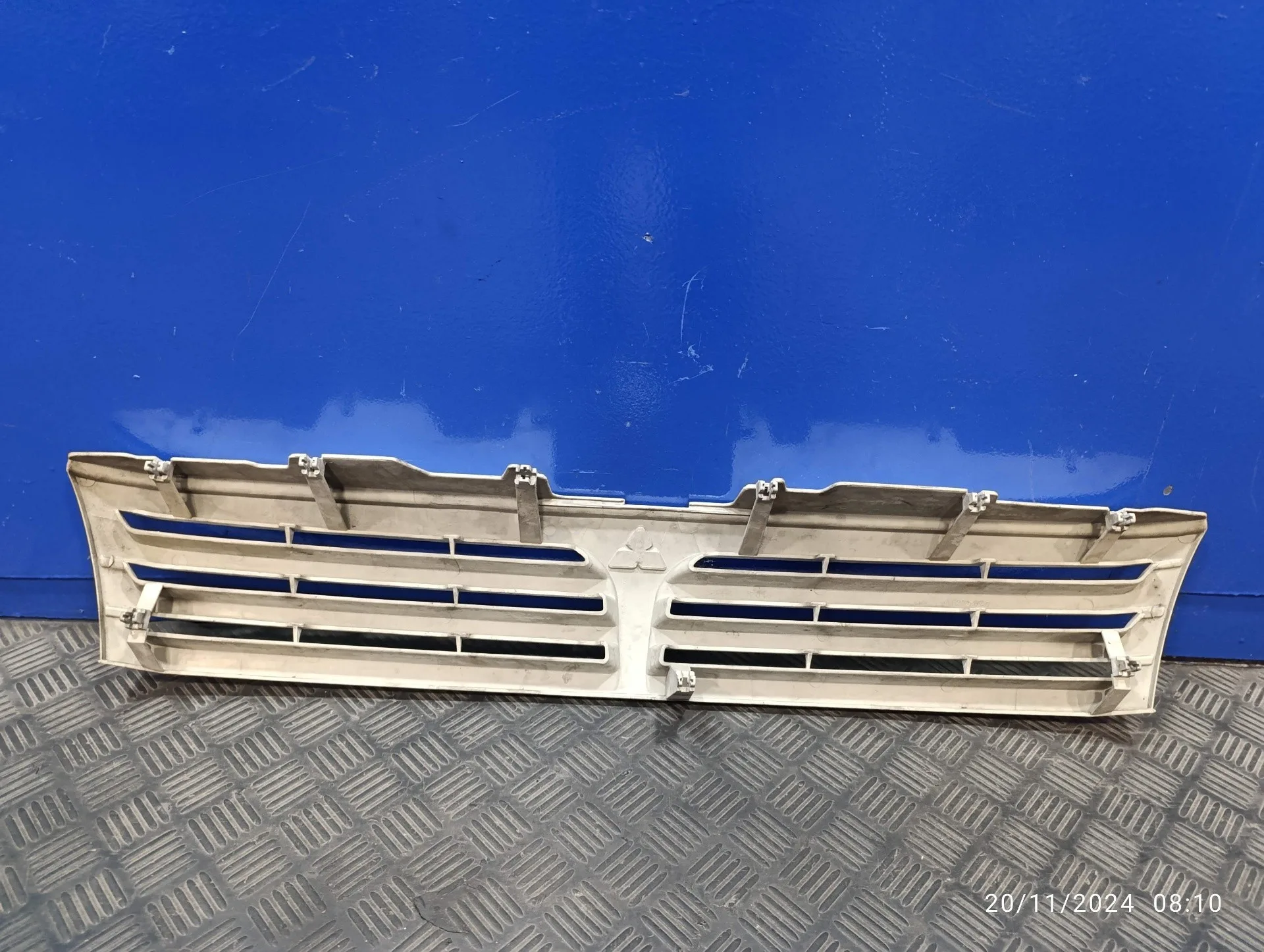 Rejilla Delantera para Mitsubishi Space Wagon (N80/N90)