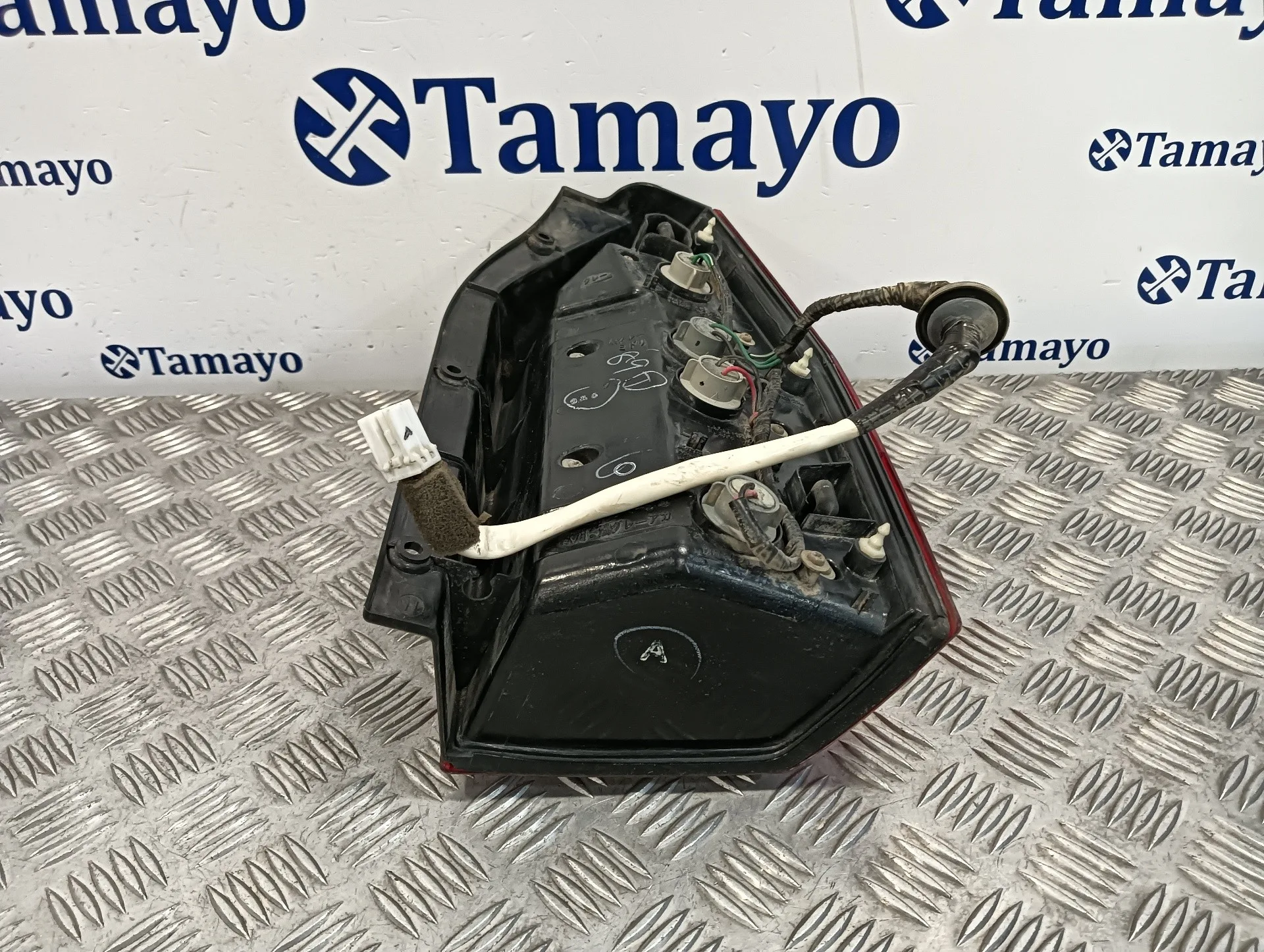 Piloto Trasero Izquierdo para Mitsubishi Space Wagon (N80/N90)