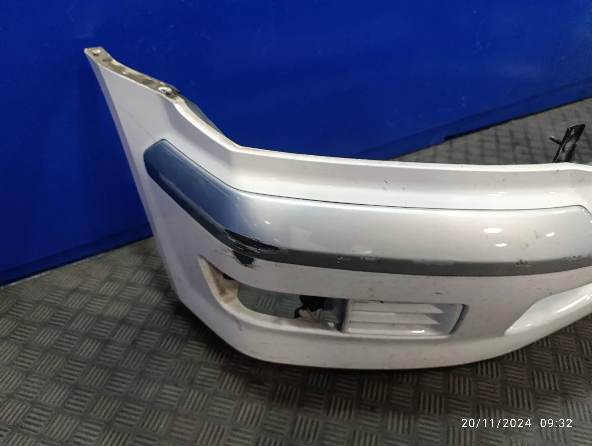 Paragolpes Delantero para Mitsubishi Space Wagon (N80/N90)