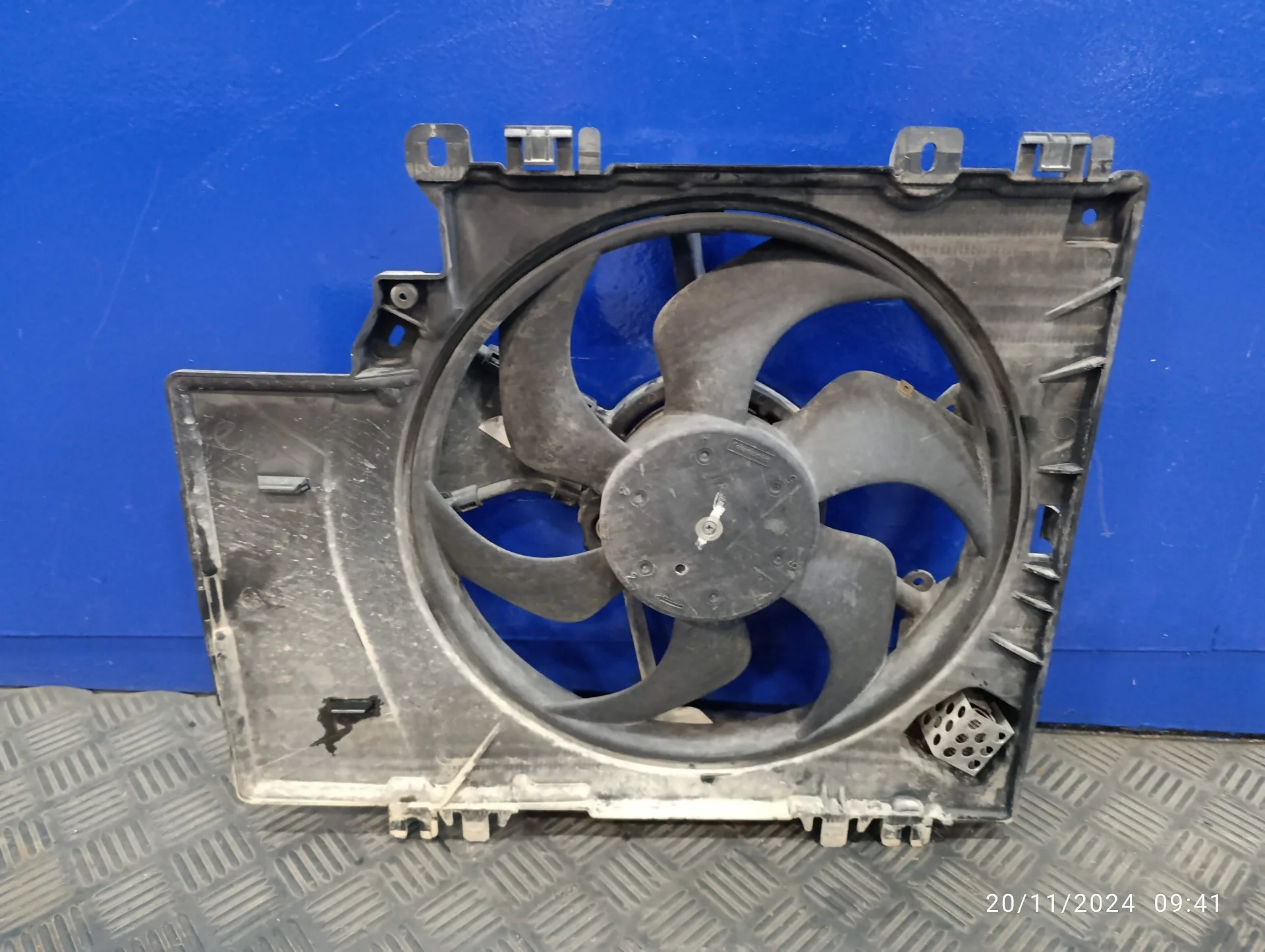 Electroventilador para Nissan Micra (K12E)