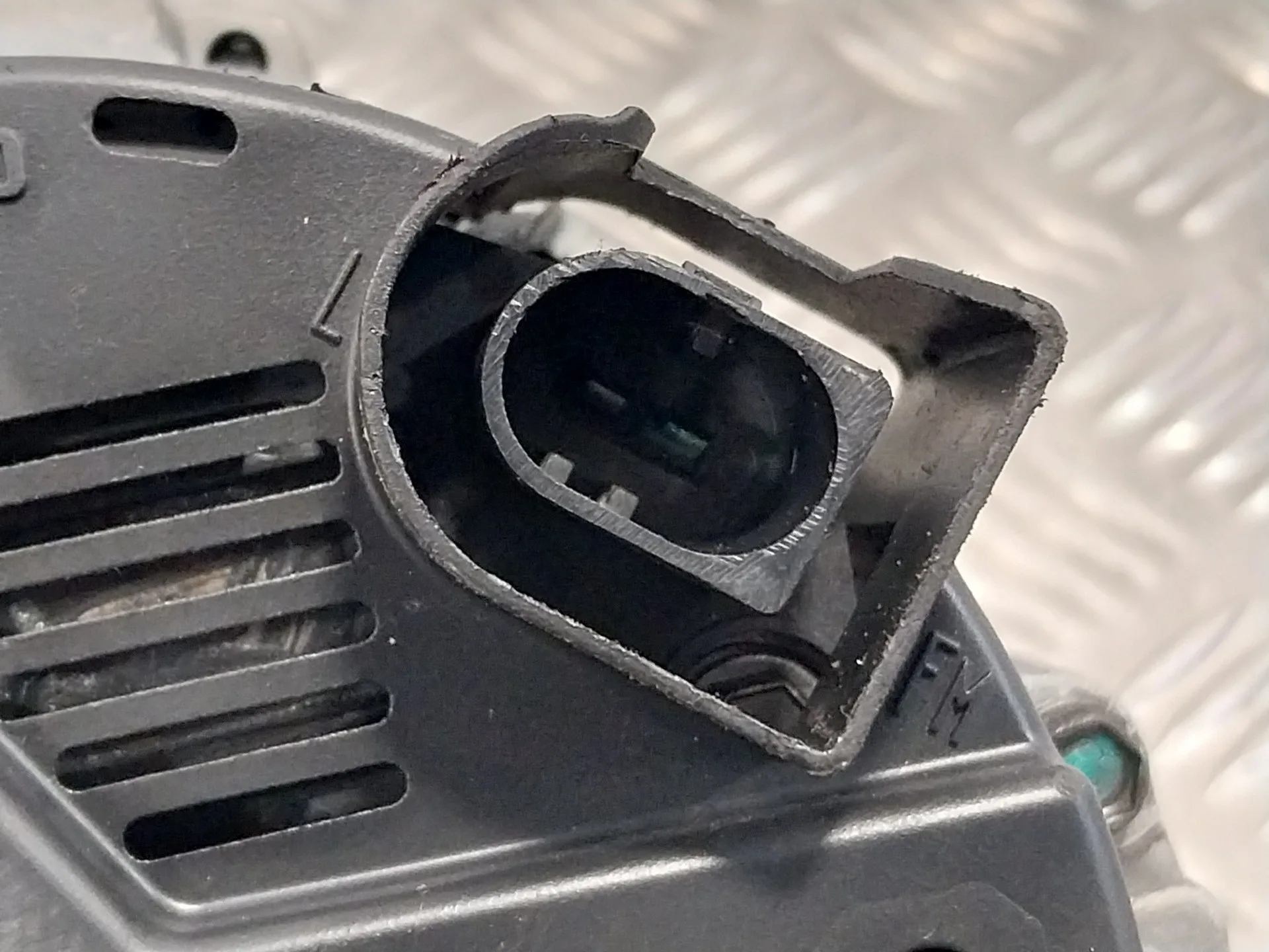 Alternador para Seat Ibiza (6L1)