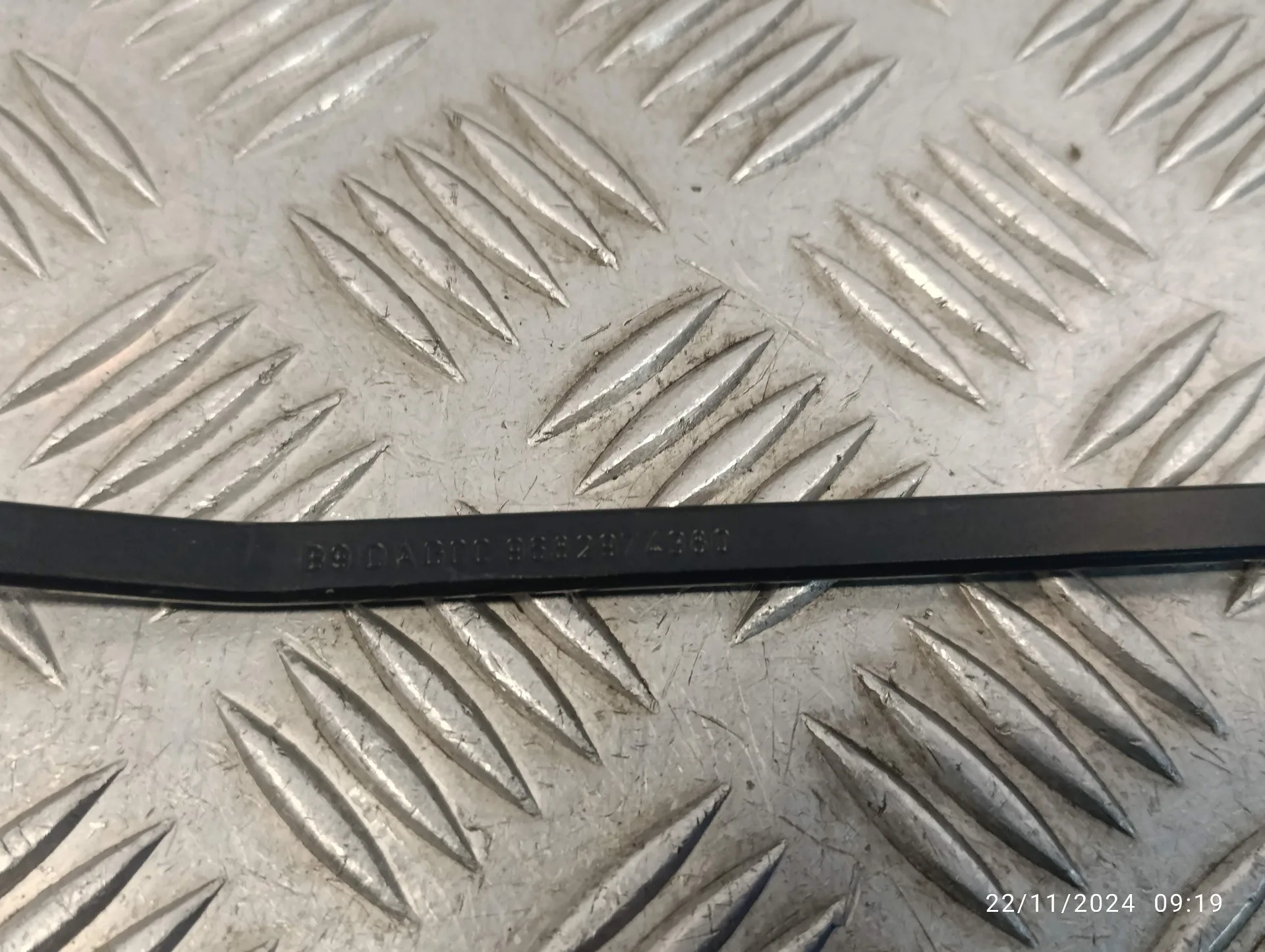 Brazo Limpia Delantero Izquierdo para Peugeot Partner