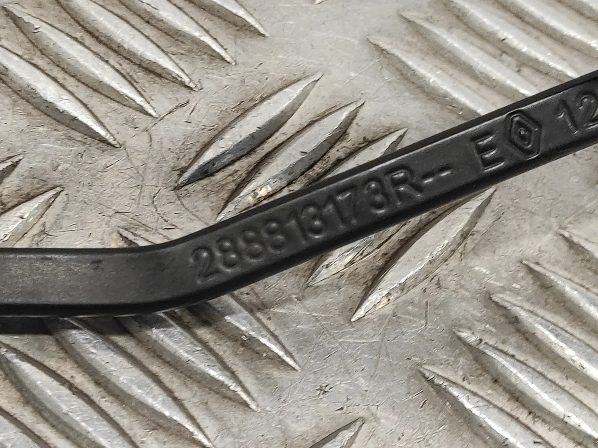 Brazo Limpia Delantero Izquierdo para Renault Clio V