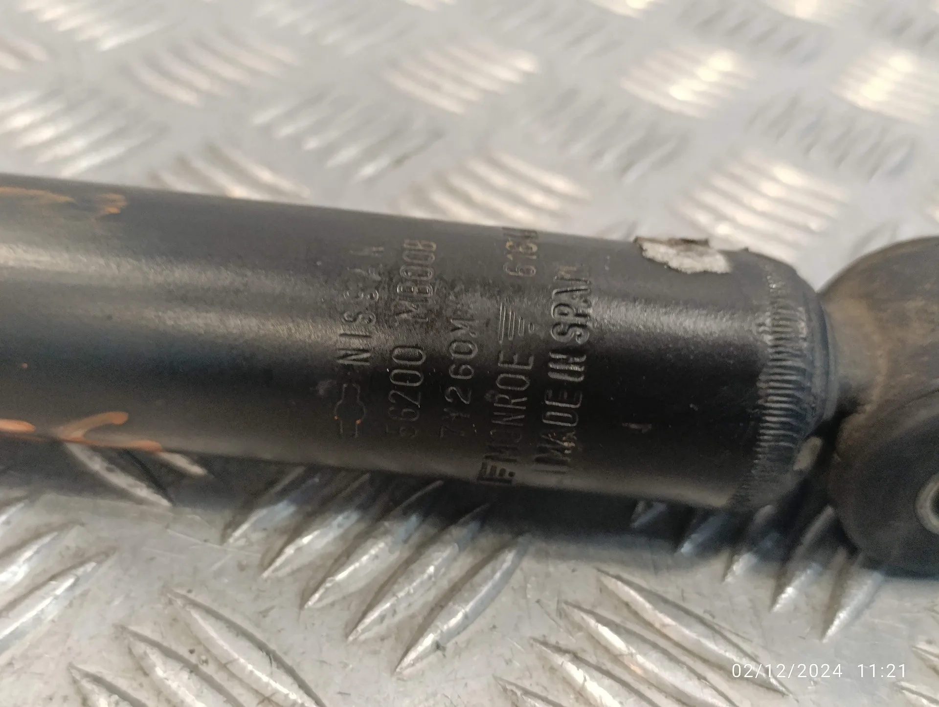 Amortiguador Trasero Derecho para Nissan Cabstar ->09.06