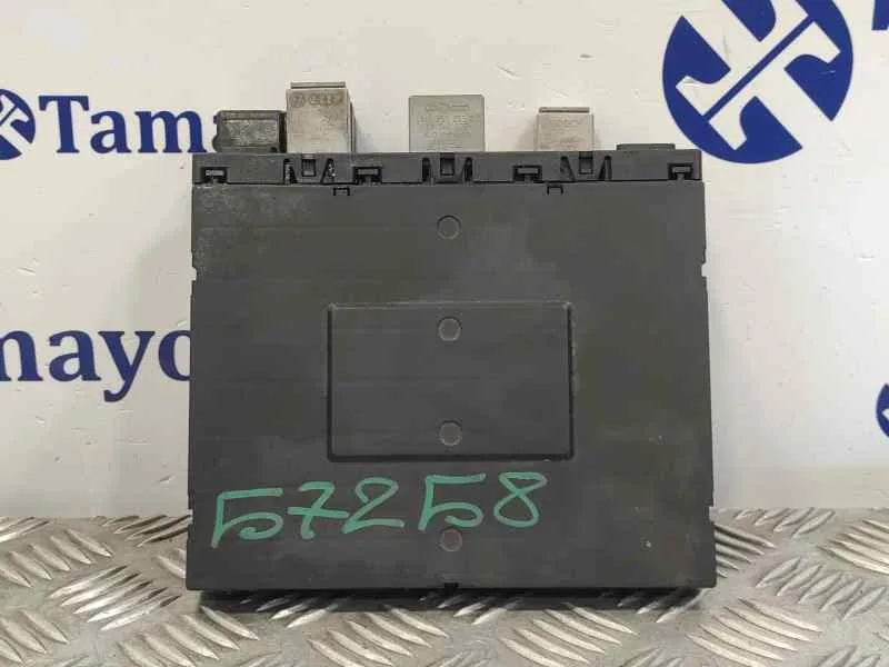 Caja Reles / Fusibles para Volkswagen Golf V Berlina (1K1)