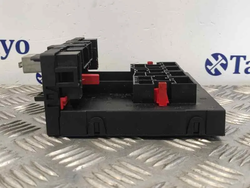 Caja Reles / Fusibles para Volkswagen Golf V Berlina (1K1)
