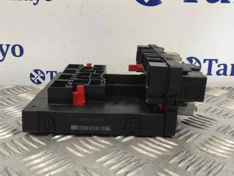 Caja Reles / Fusibles para Volkswagen Golf V Berlina (1K1)