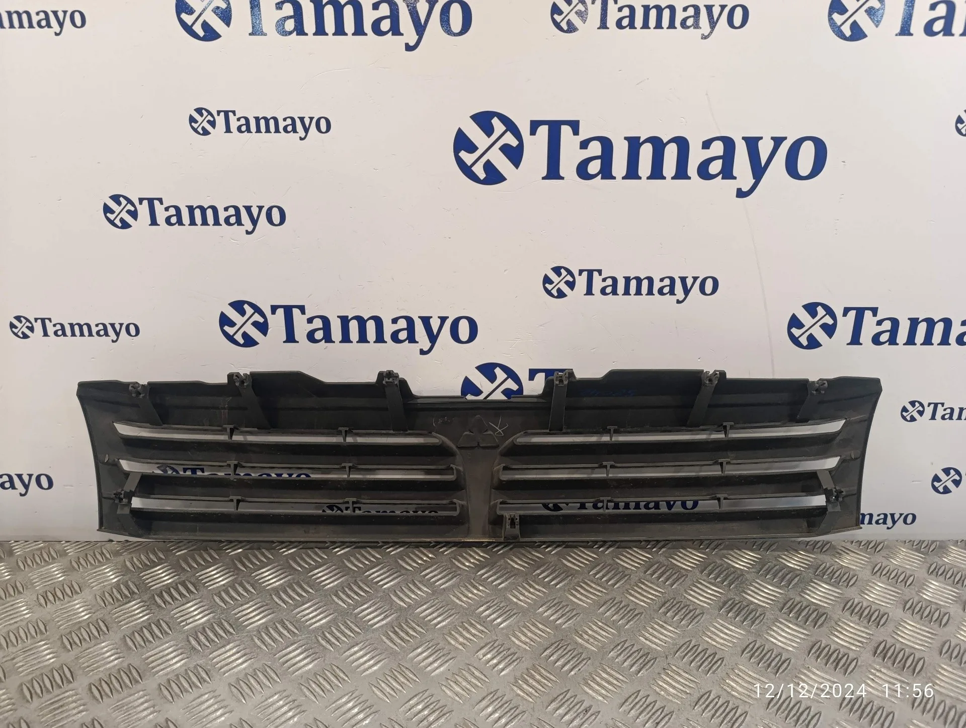 Rejilla Delantera para Mitsubishi Space Wagon (N80/N90)