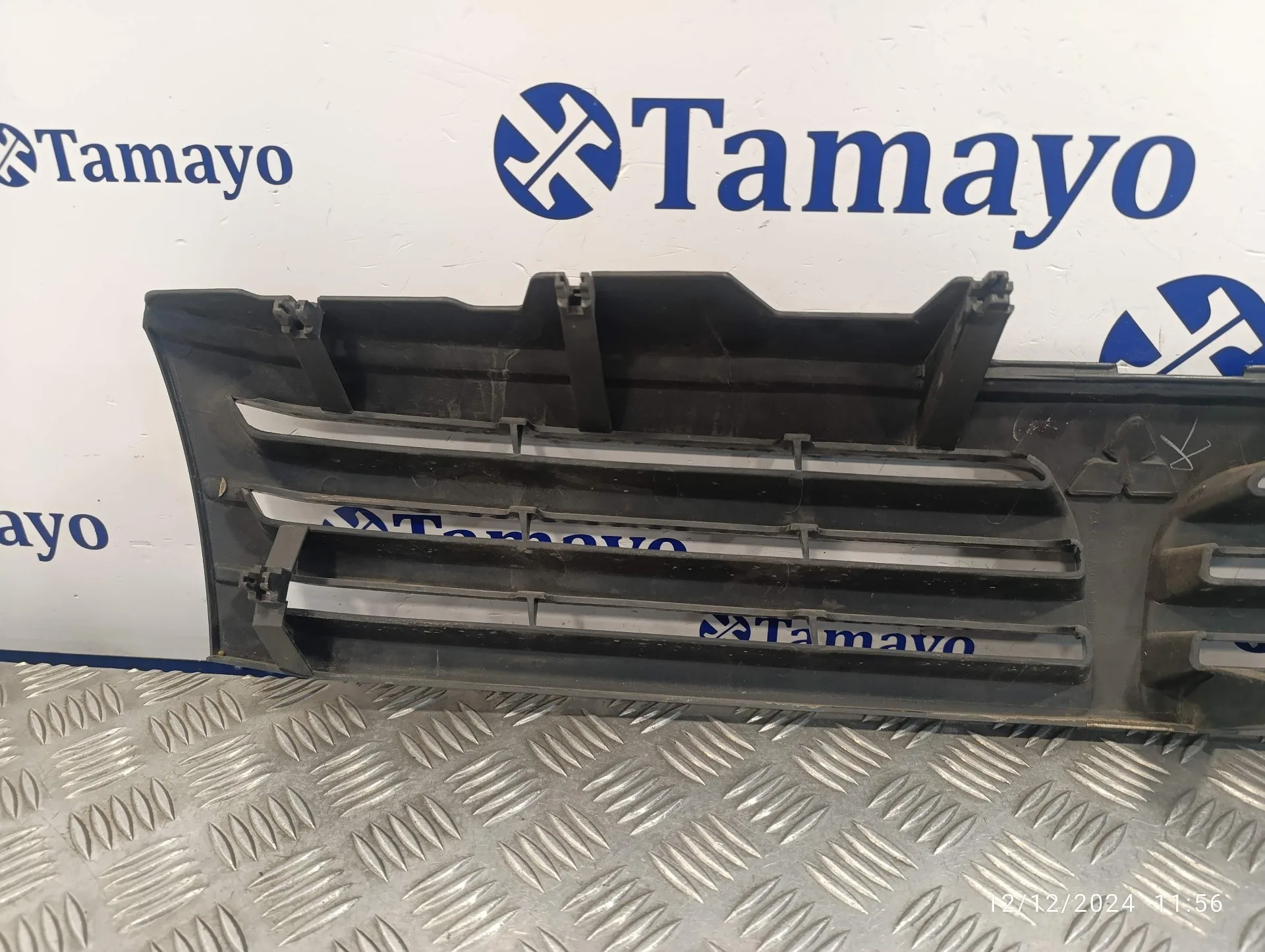 Rejilla Delantera para Mitsubishi Space Wagon (N80/N90)
