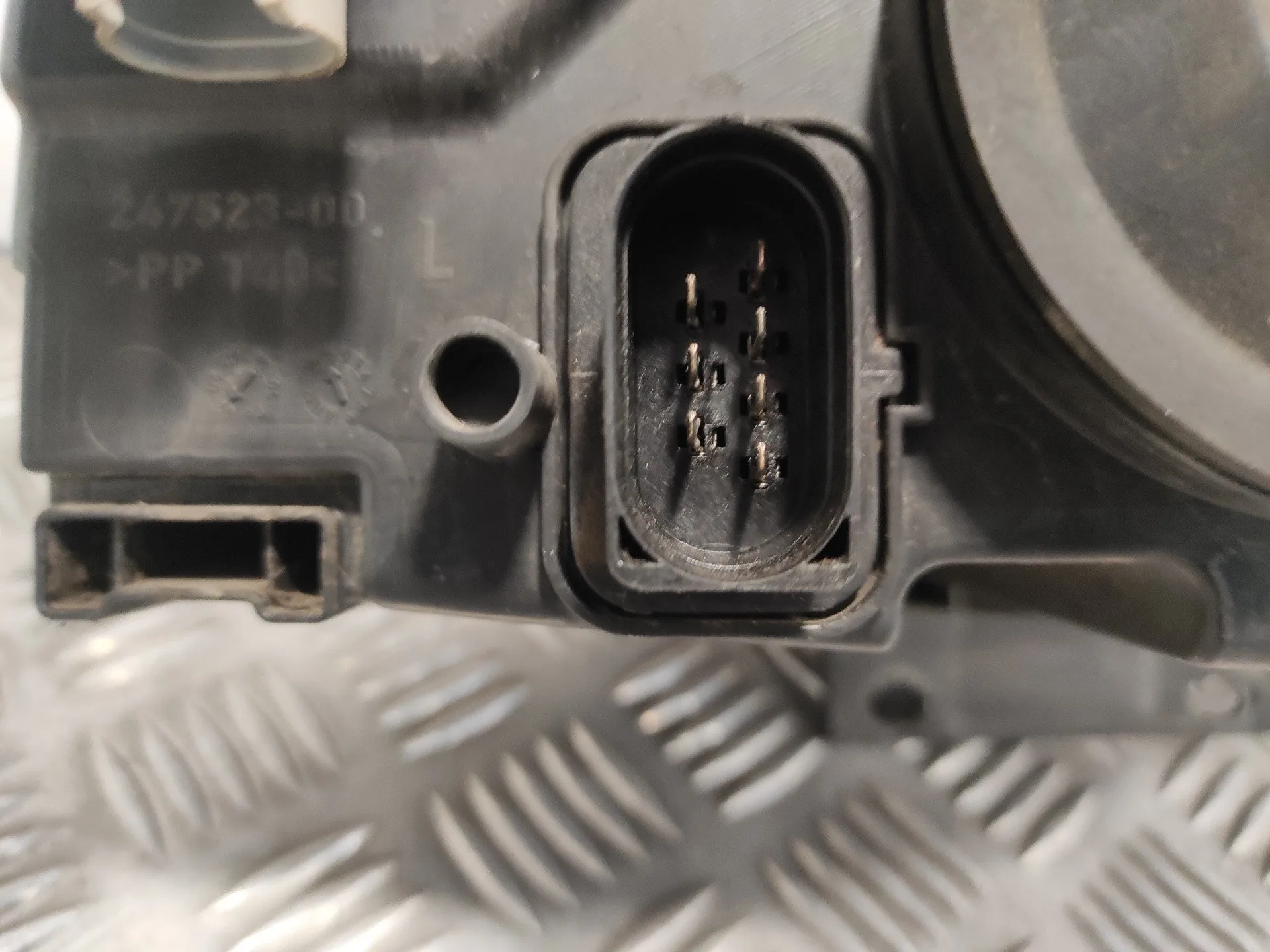 Faro Izquierdo para Lada Kalina 2 Fliessheck