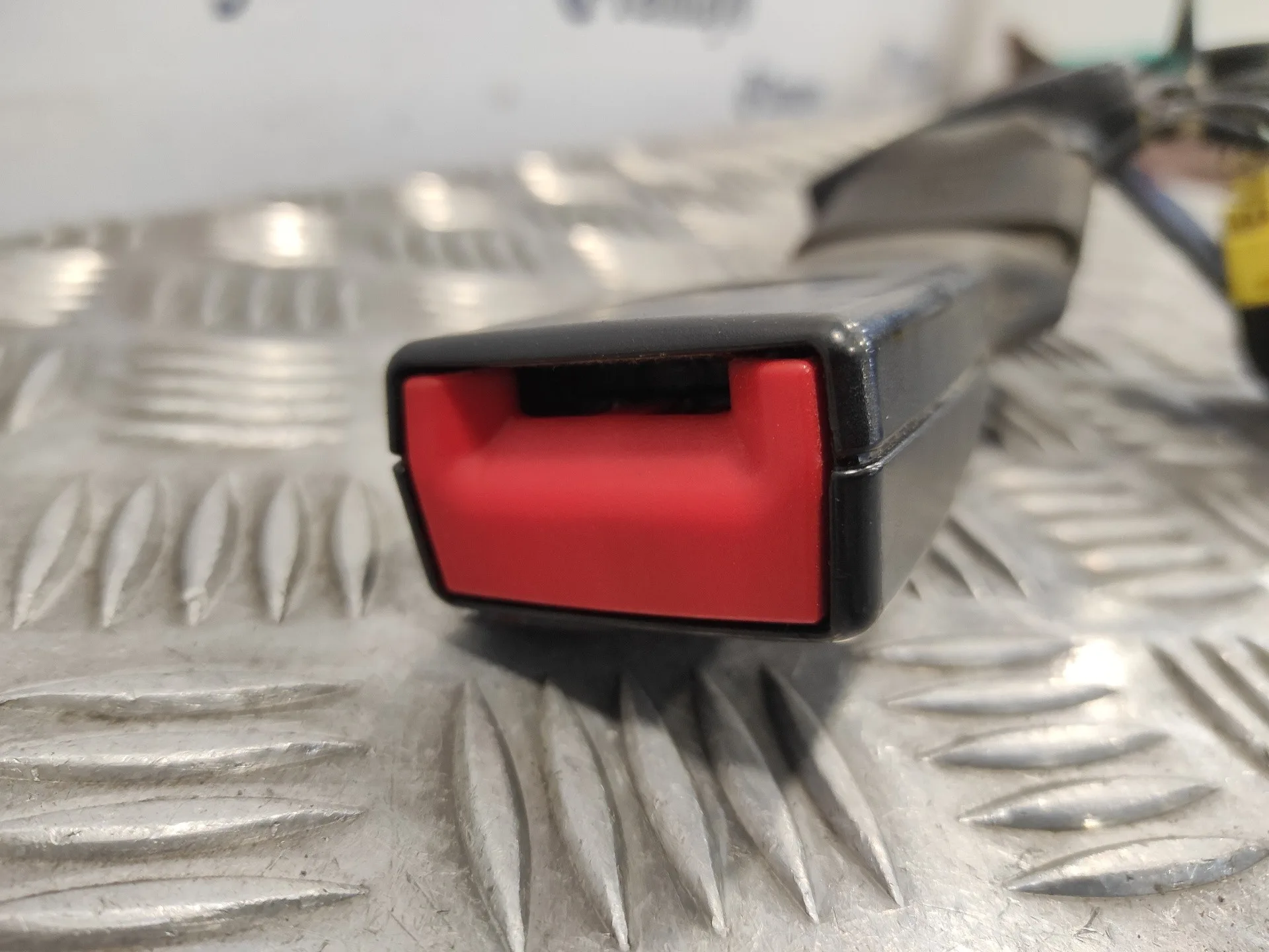 Enganche Cinturon Trasero Central para Mercedes-Benz Clase E (W212) Lim.