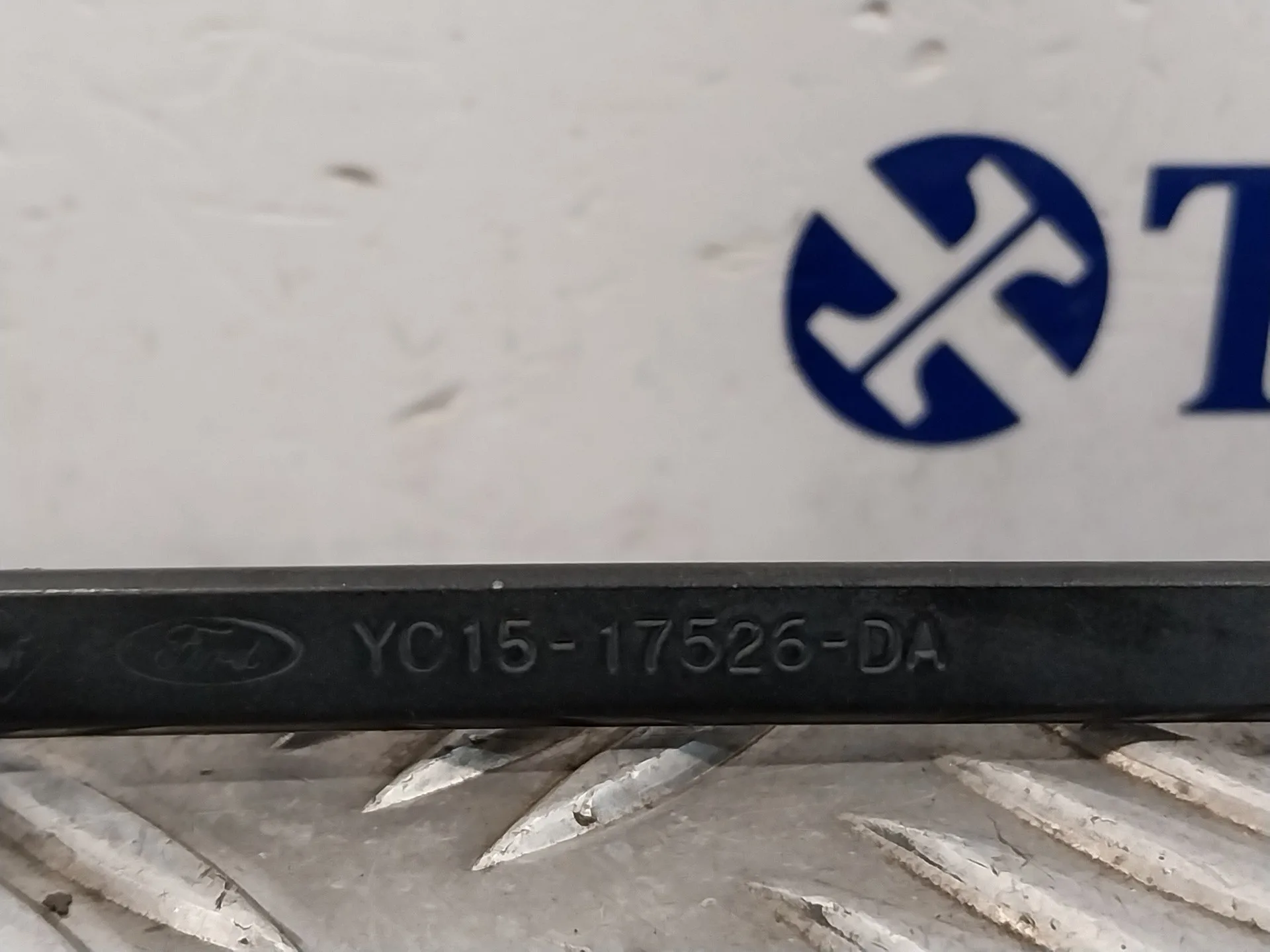 Brazo Limpia Delantero Izquierdo para Ford Transit Caja Cerrada, Corta (Fy) (2000 =>)
