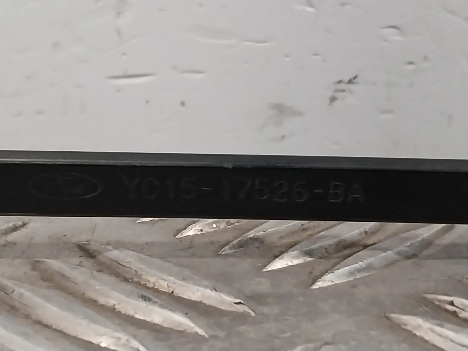 Brazo Limpia Delantero Derecho para Ford Transit Caja Cerrada, Corta (Fy) (2000 =>)