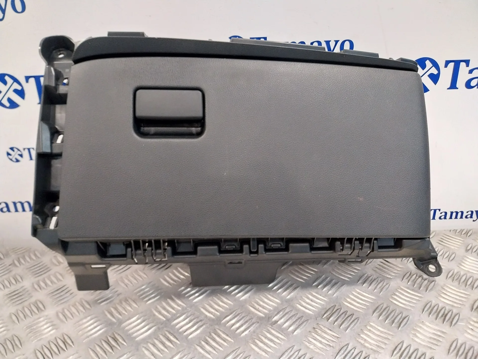 Guantera para Toyota Yaris Cross