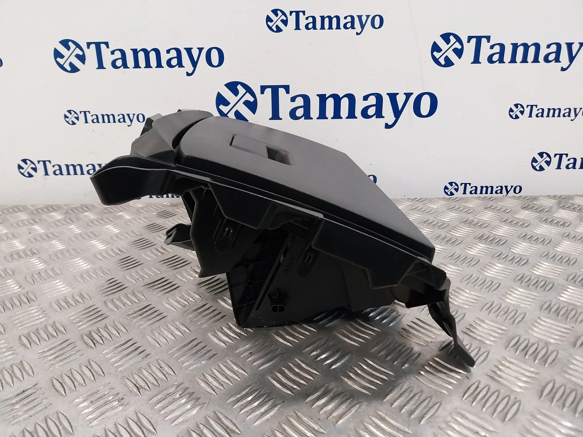 Guantera para Toyota Yaris Cross