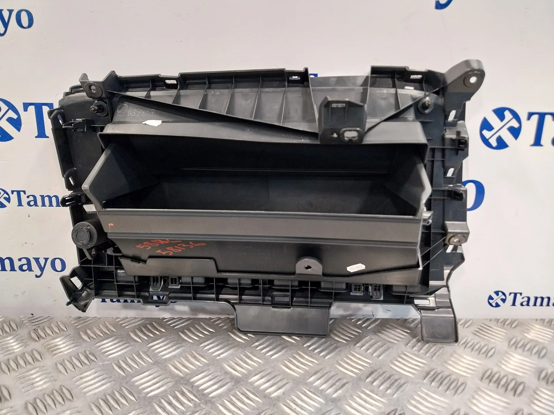 Guantera para Toyota Yaris Cross