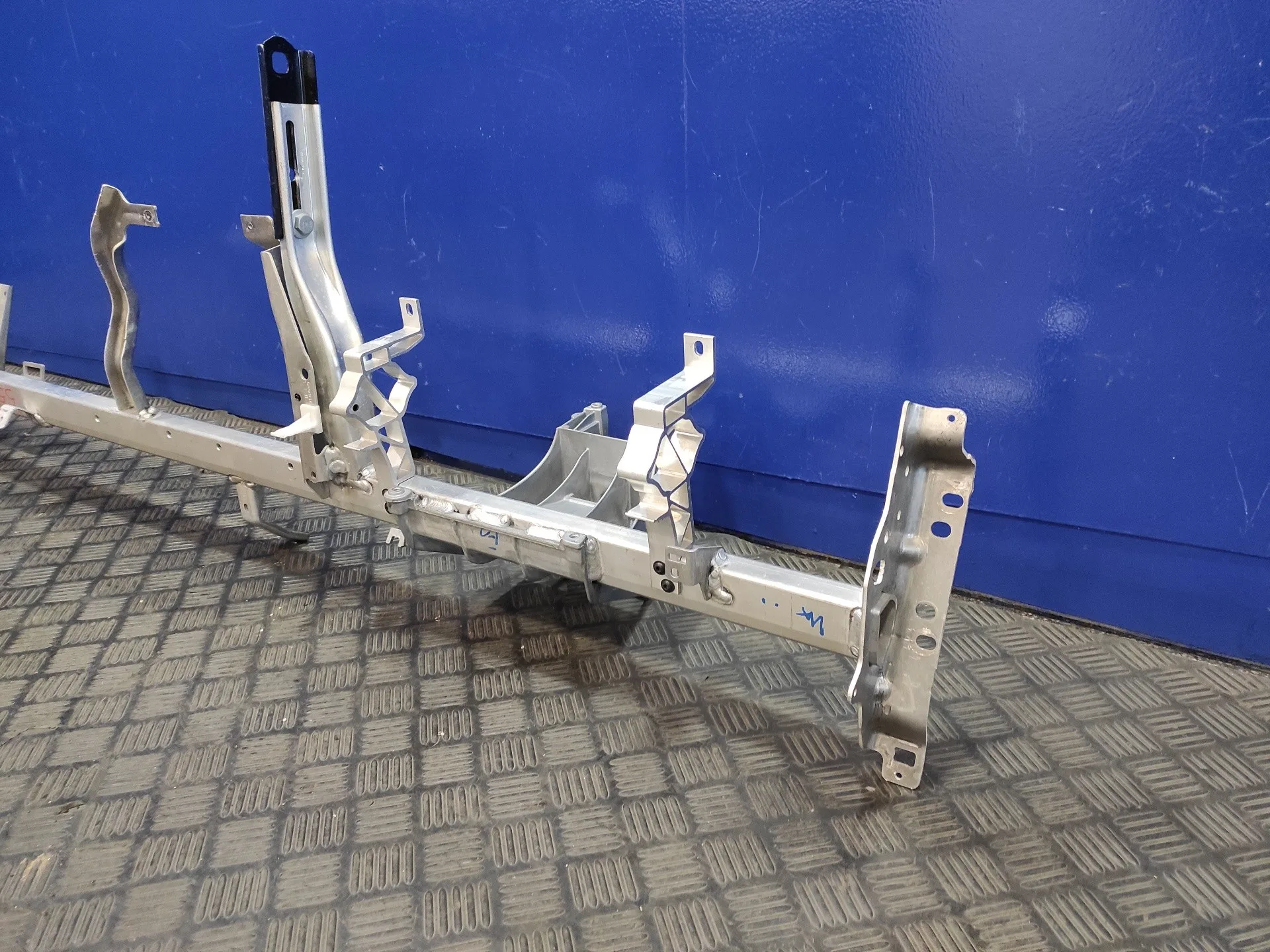 Soporte para Mercedes-Benz Clase E (W212) Lim.