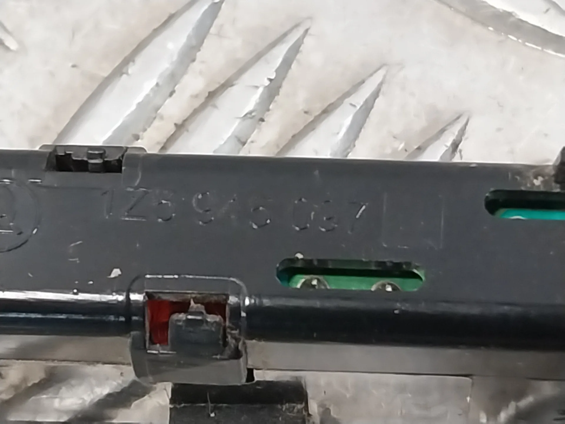 Luz Central De Freno para Skoda Octavia Berlina (1Z3)
